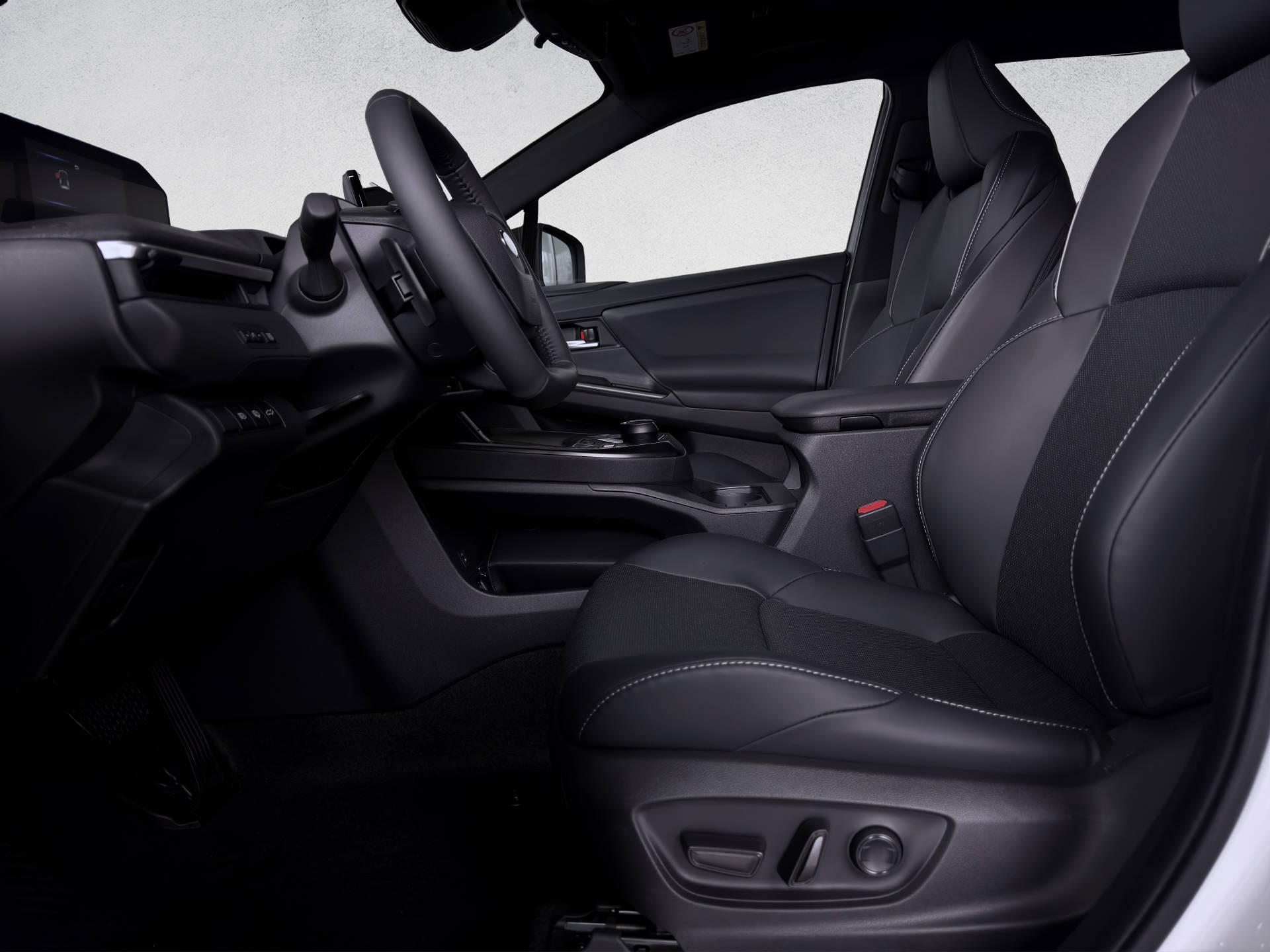 SUBARU Solterra eV Luxury AWD-image-14