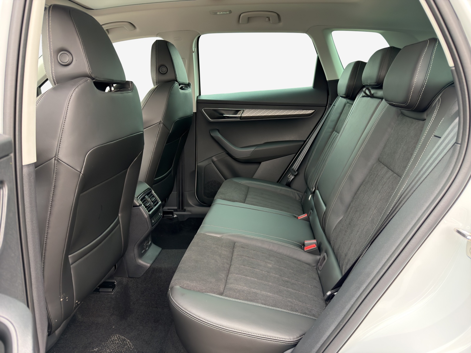 SKODA Karoq 1.5 TSI Dynamic DSG-image-11