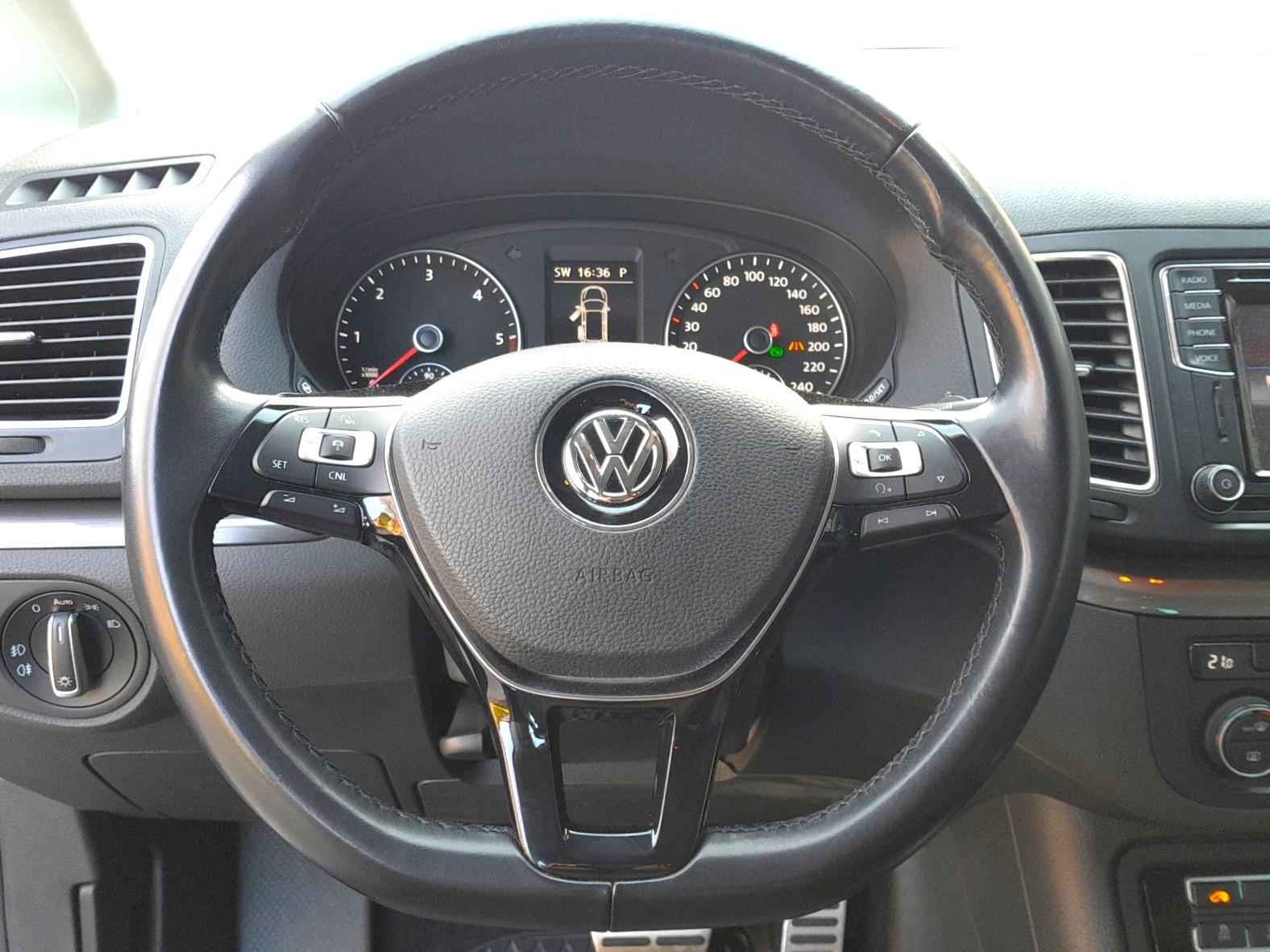 VW Sharan 2.0 TDI BMT Comfortline 4Motion DSG-image-8