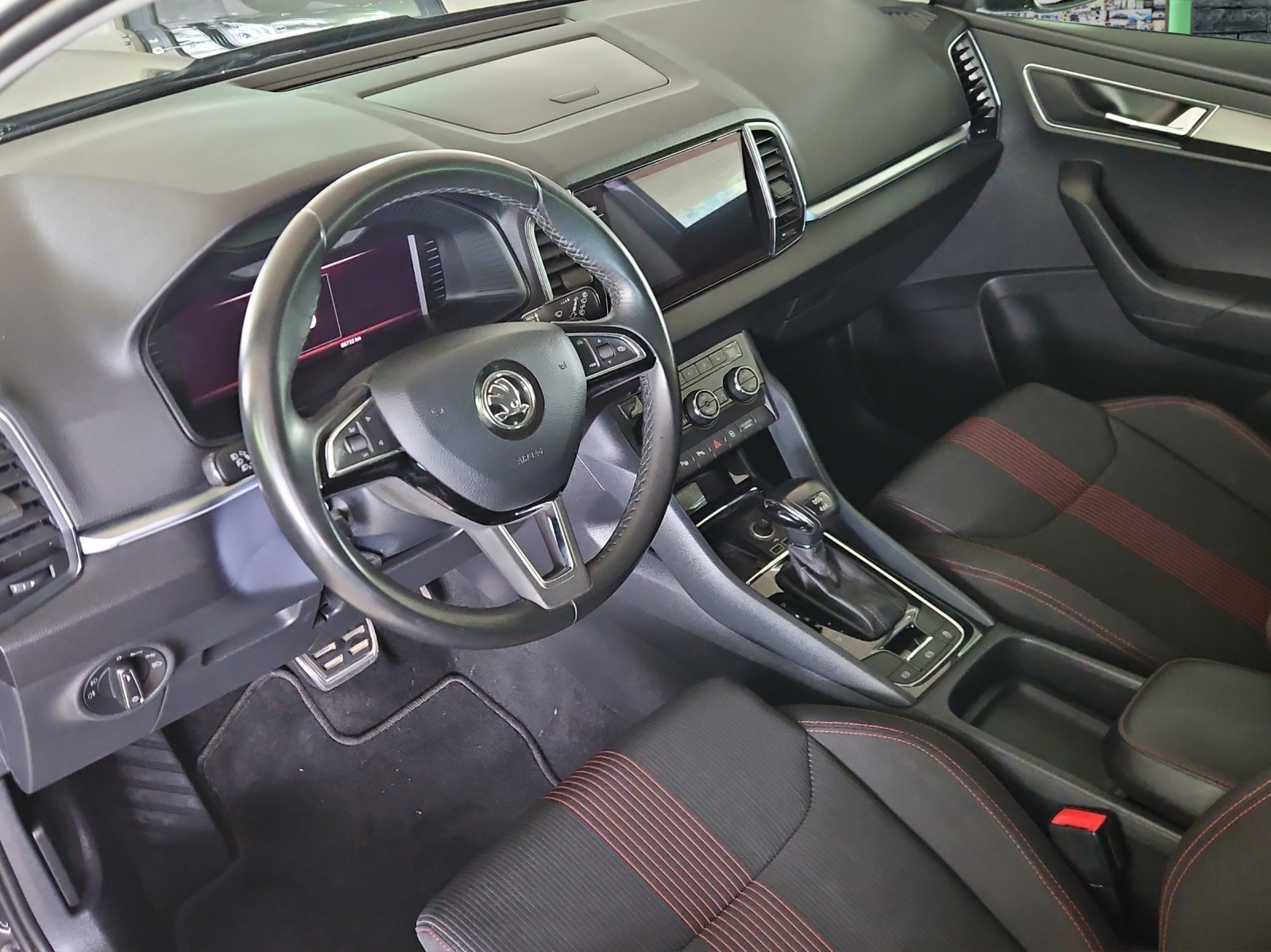 SKODA Karoq 2.0 TDI SCR Style 4x4 DSG-image-6