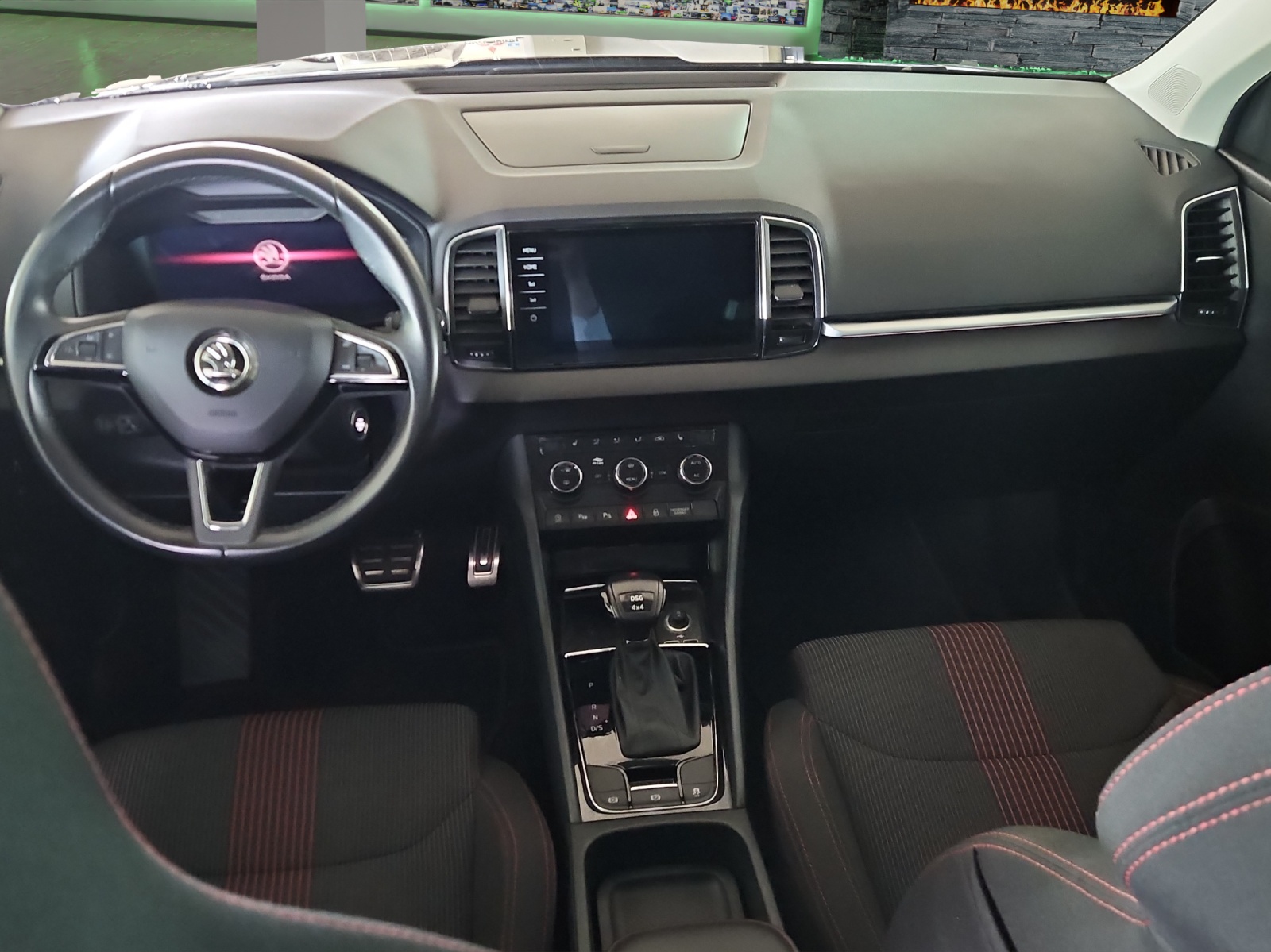 SKODA Karoq 2.0 TDI SCR Style 4x4 DSG-image-7