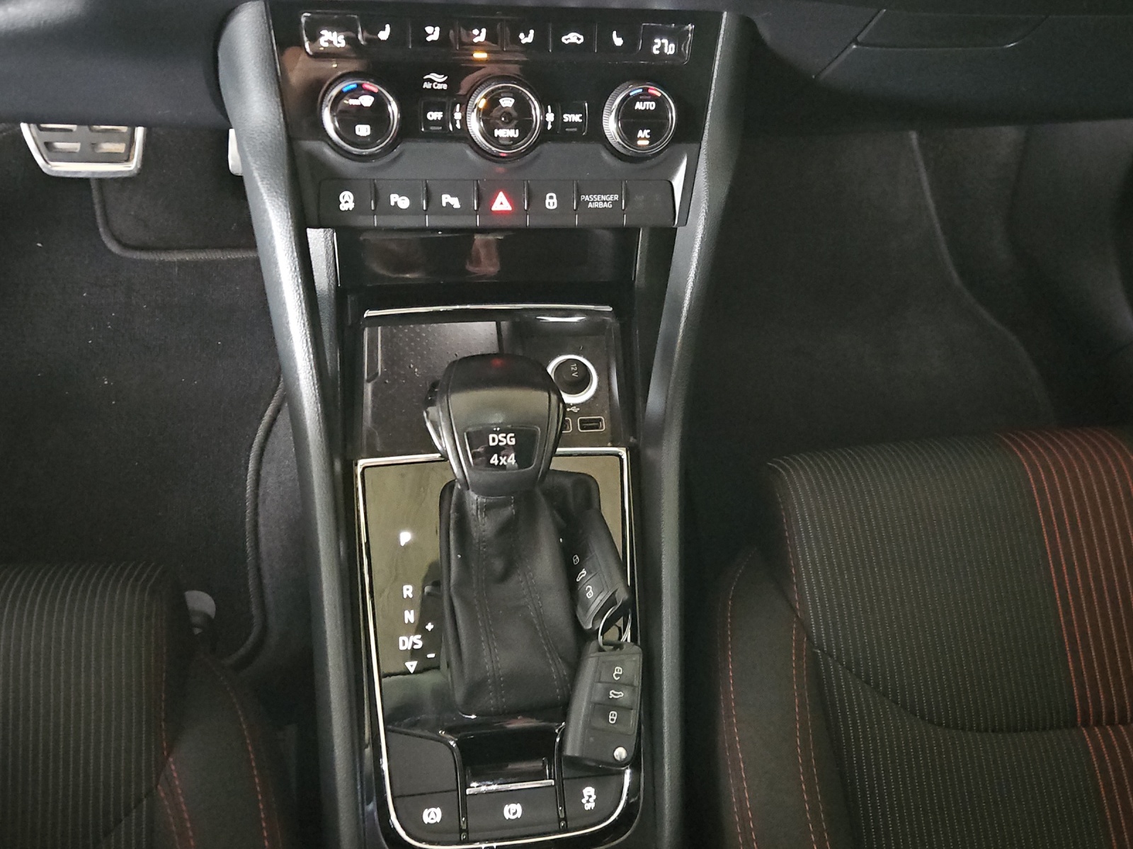 SKODA Karoq 2.0 TDI SCR Style 4x4 DSG-image-20