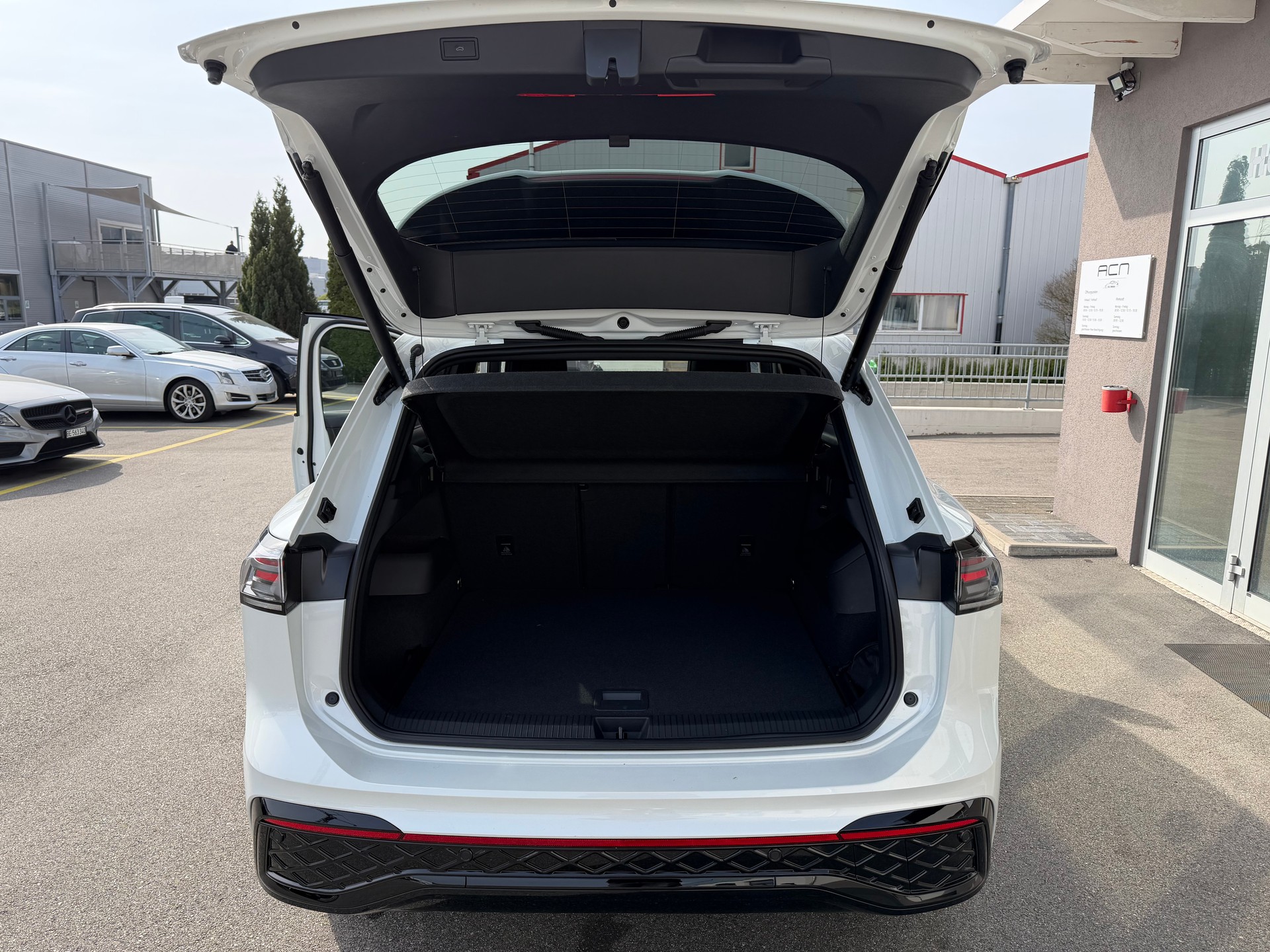 VW Tiguan 2.0 TDI SCR R-Line United 4Motion DSG-image-17