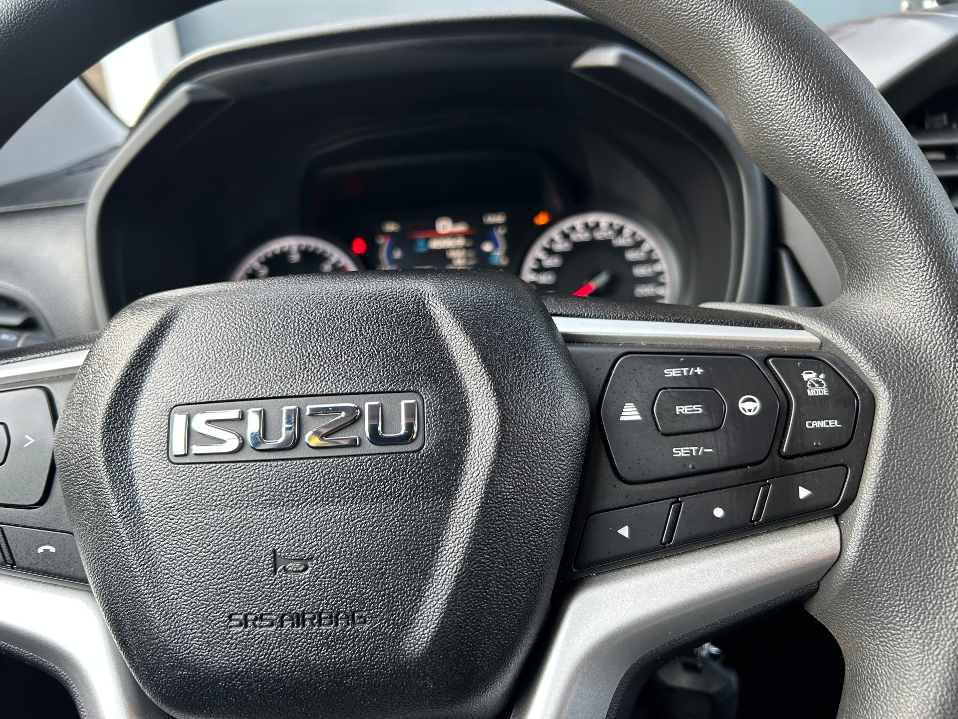 ISUZU D-MAX 1.9 CrewCab N60B 4x4 AT-image-14