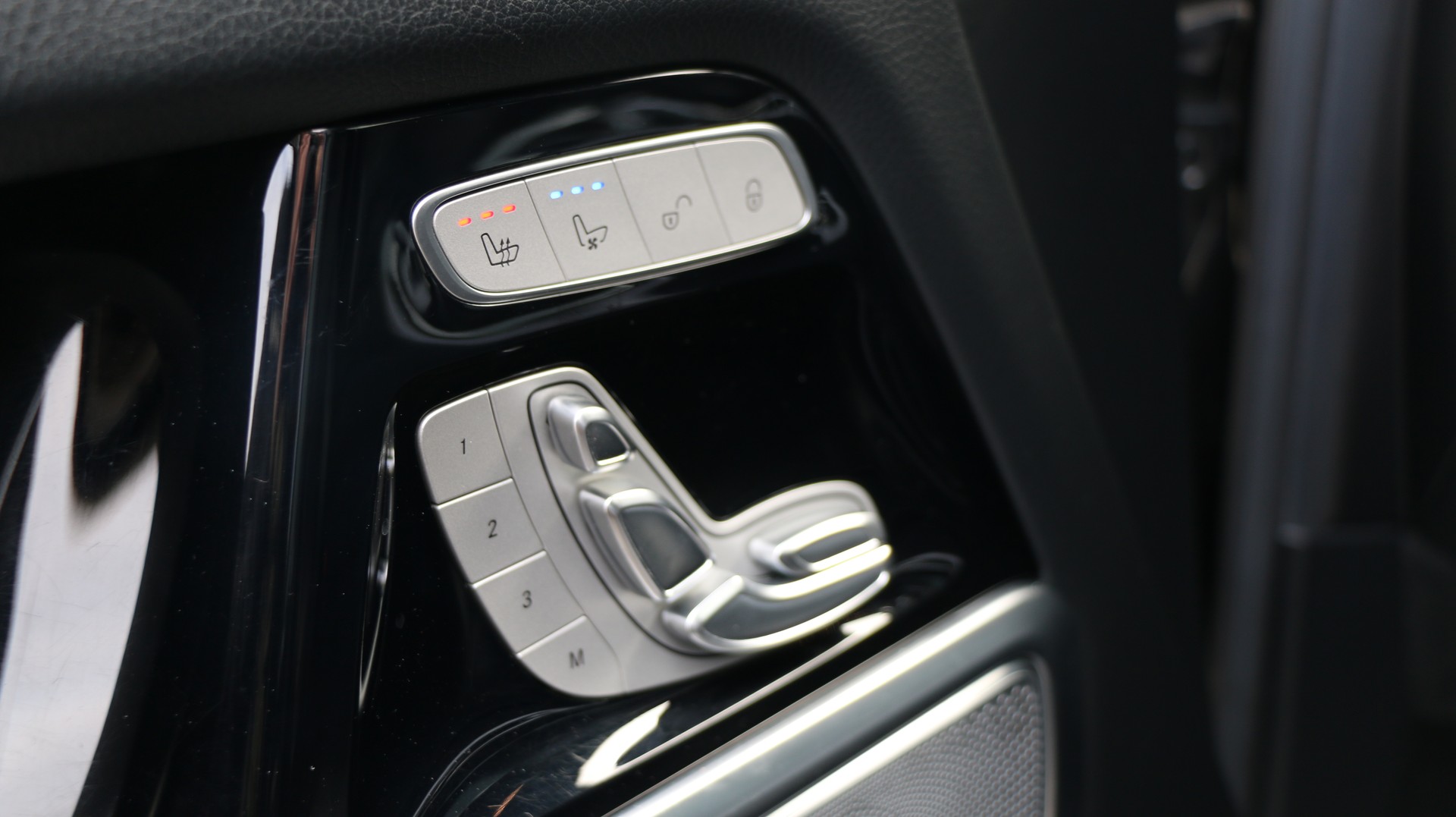 MERCEDES-BENZ G 500 AMG Line-image-12