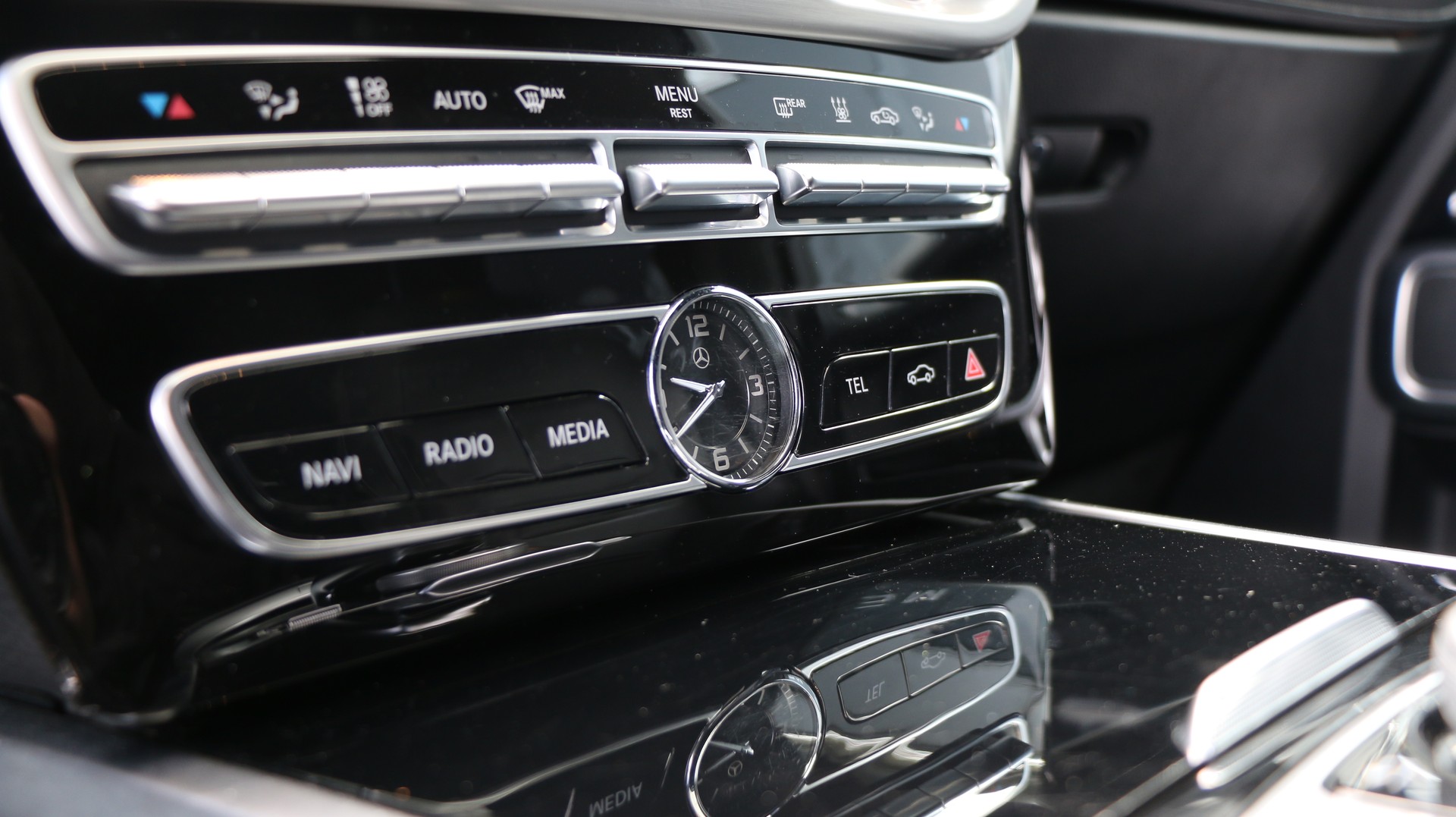 MERCEDES-BENZ G 500 AMG Line-image-17