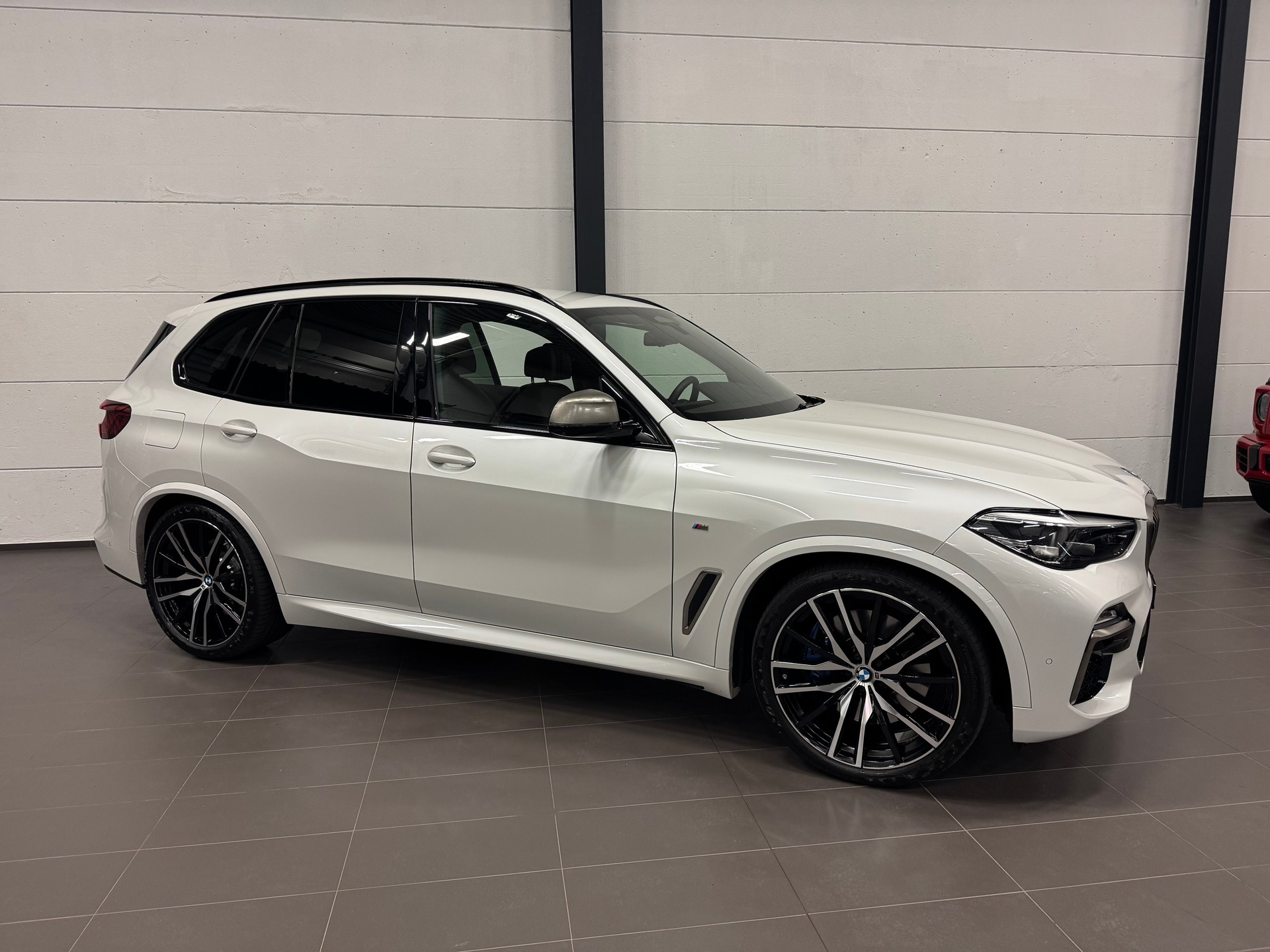 BMW X5 xDrive M50i Steptronic-showroom-element-3