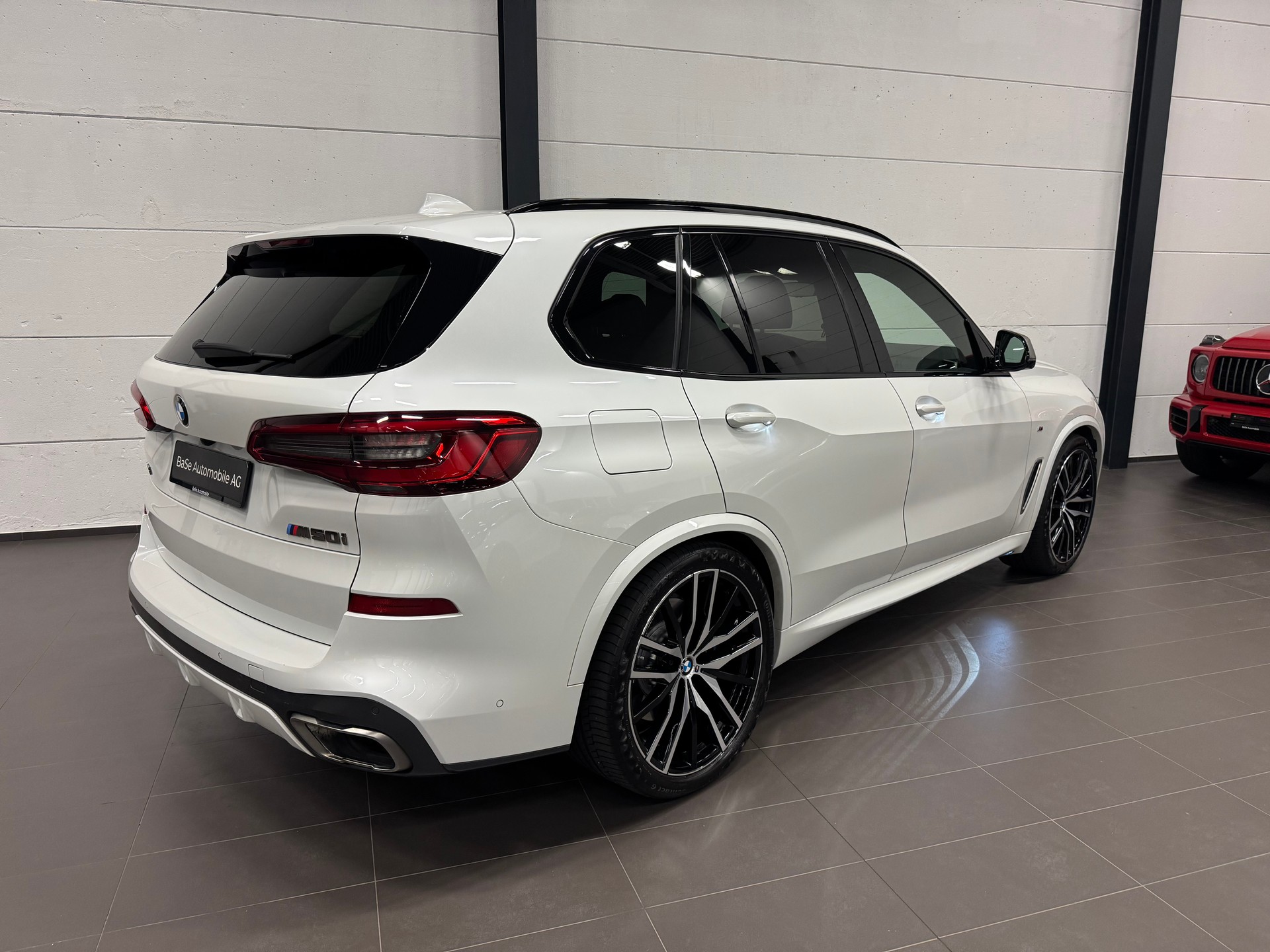 BMW X5 xDrive M50i Steptronic-image-10