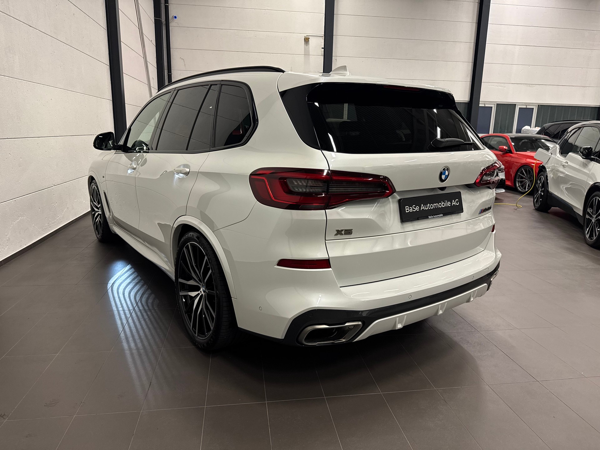 BMW X5 xDrive M50i Steptronic-image-14