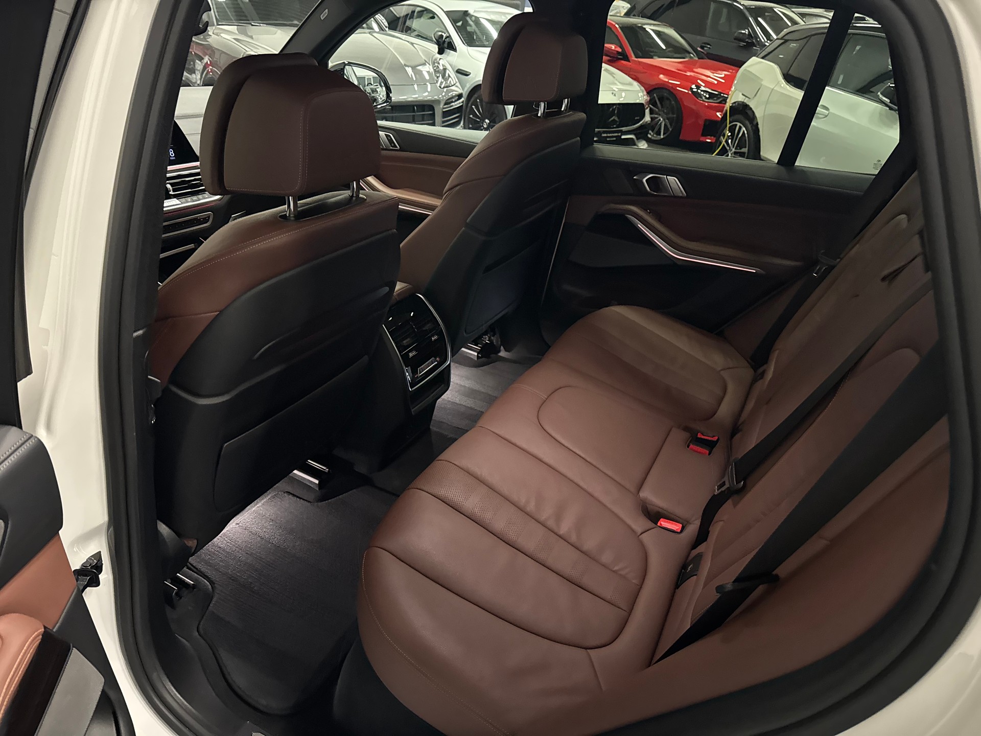 BMW X5 xDrive M50i Steptronic-image-22