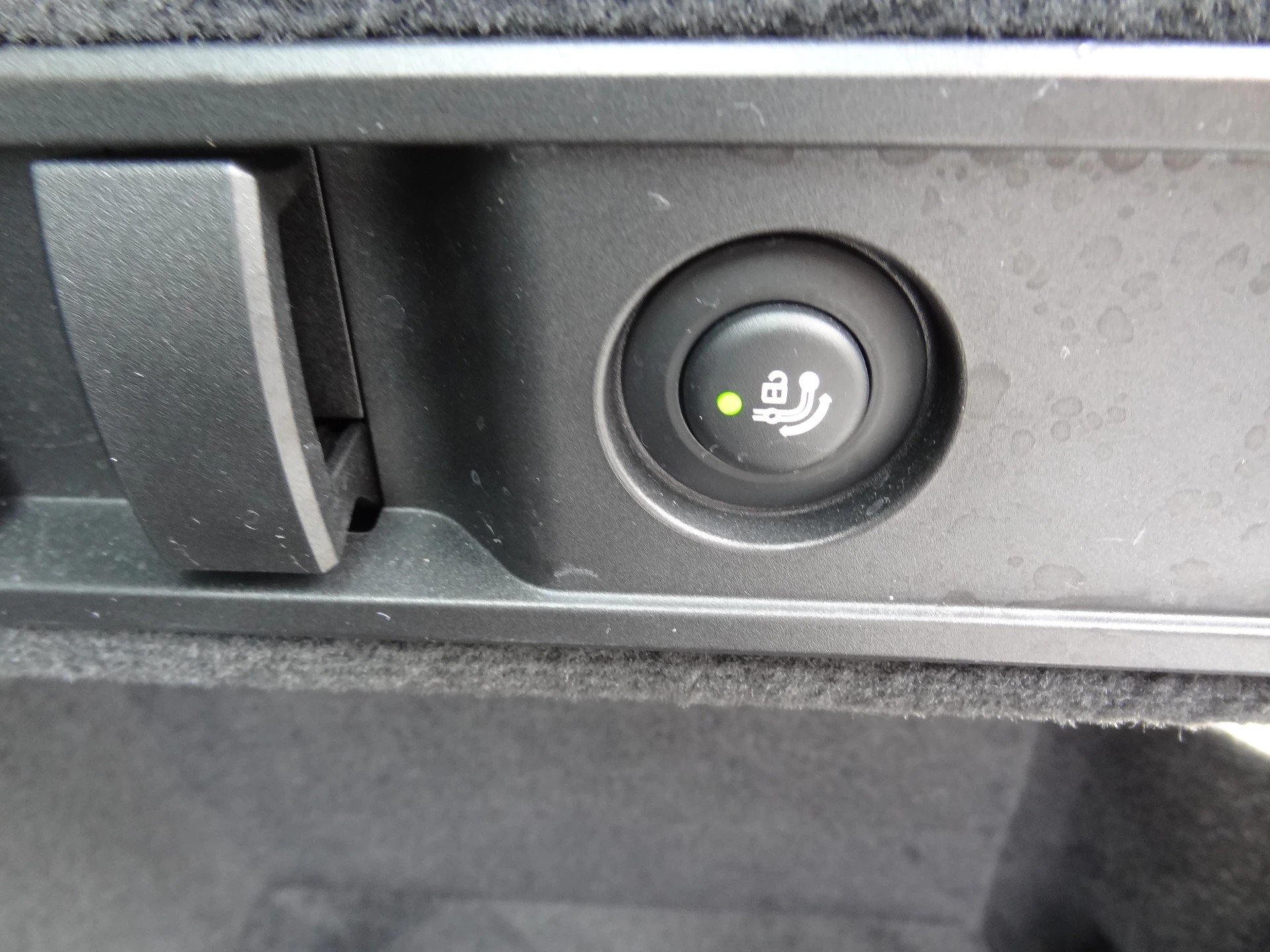 BMW 330e x DriveTouring Steptronic-image-15