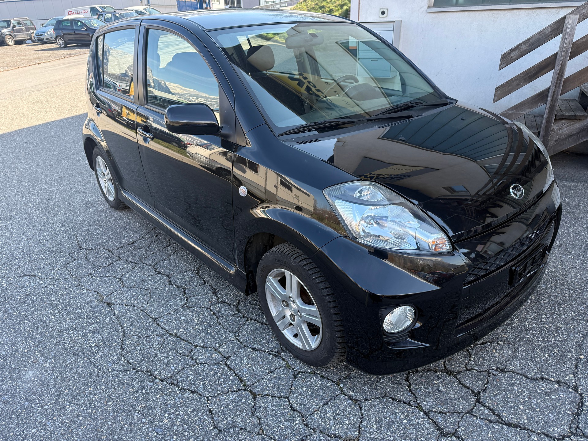 DAIHATSU Sirion 1.3 S Custom 4WD Automatic-image-2
