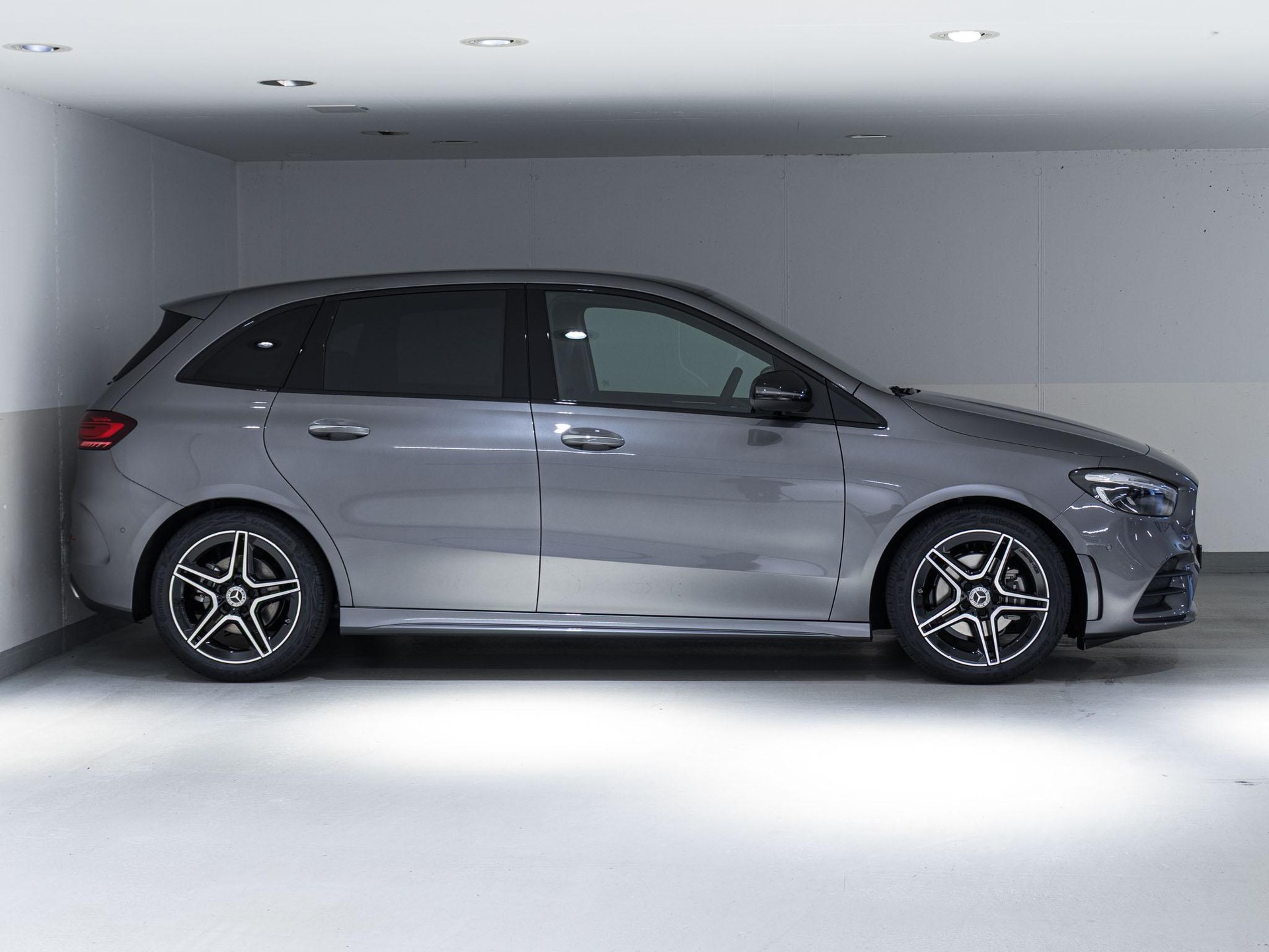 MERCEDES-BENZ B 200-image-1