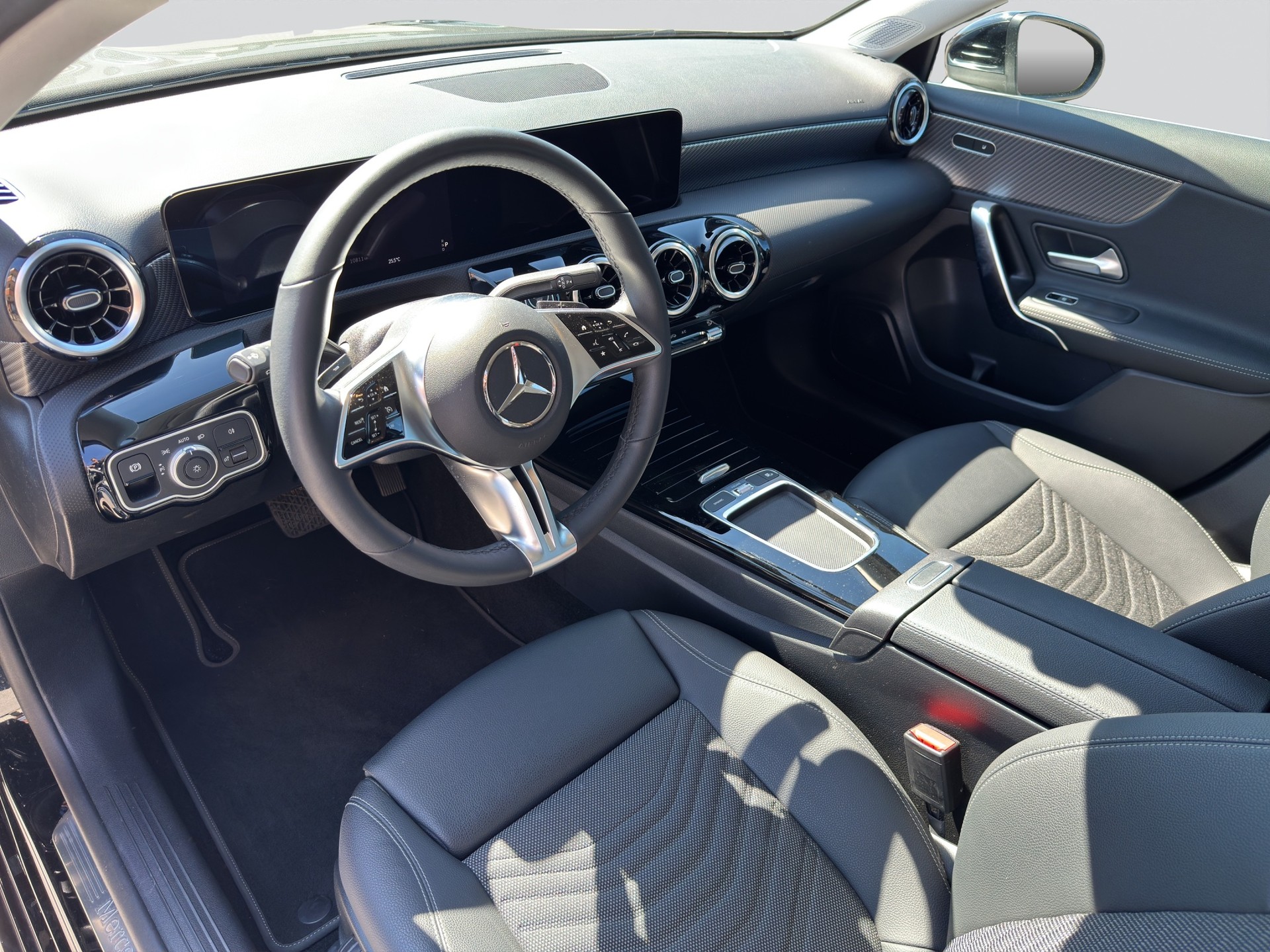 MERCEDES-BENZ A 180 d 8G-DCT Progressive-image-6