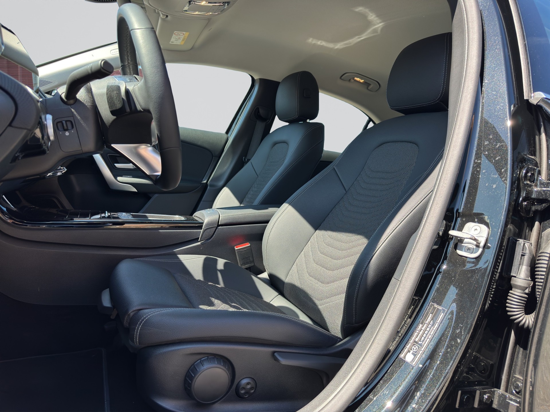 MERCEDES-BENZ A 180 d 8G-DCT Progressive-image-5