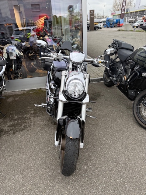 SUZUKI M 1800 R Z K8-showroom-element-1