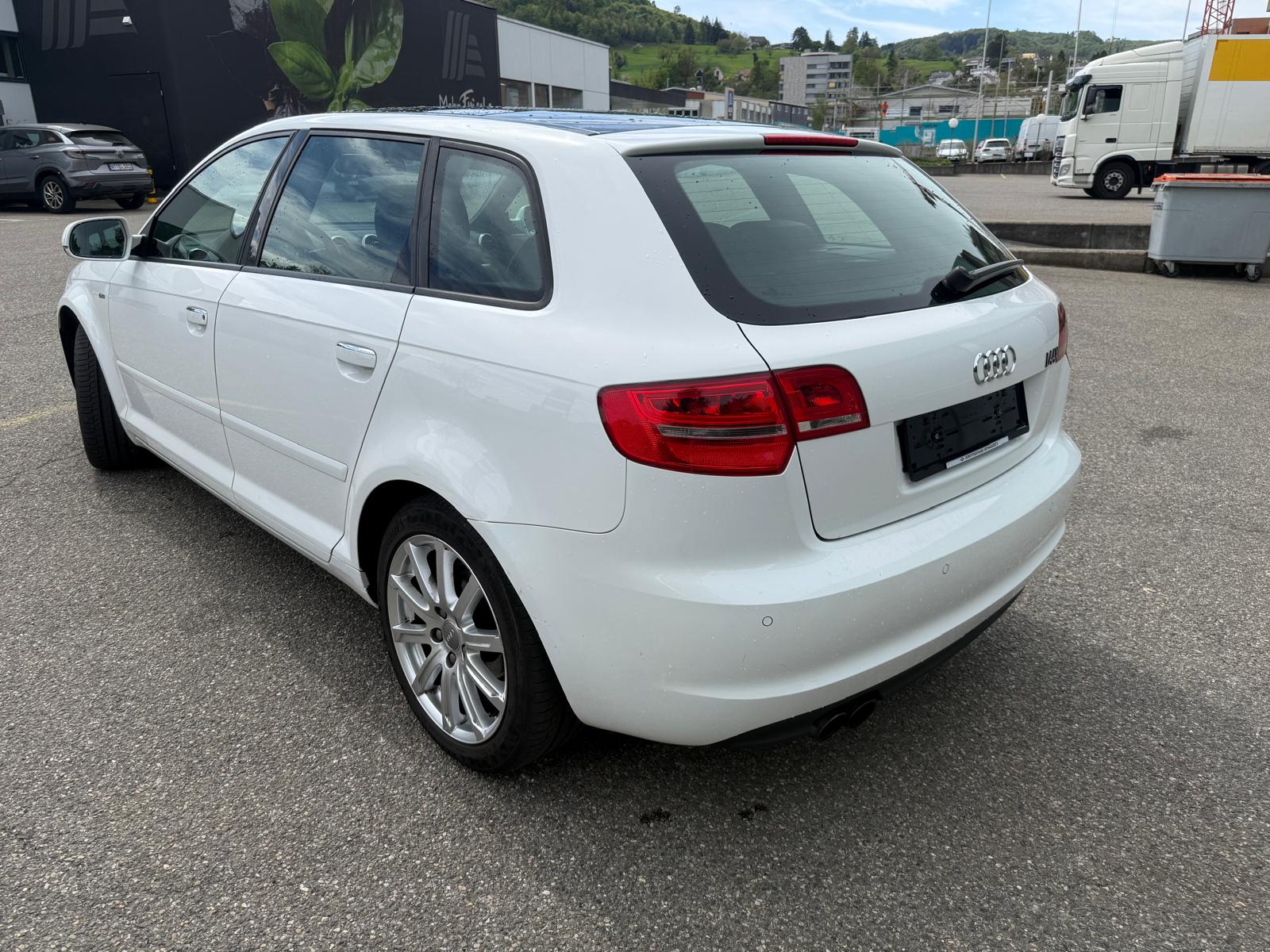 AUDI A3 Sportback 1.4 TFSI Attraction-image-3