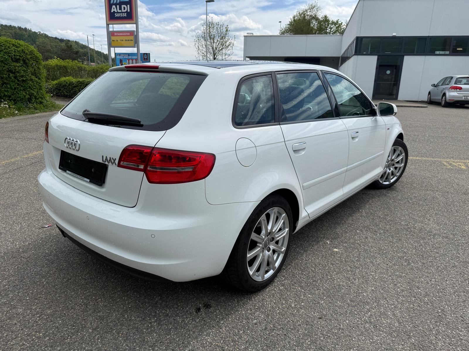 AUDI A3 Sportback 1.4 TFSI Attraction-image-2