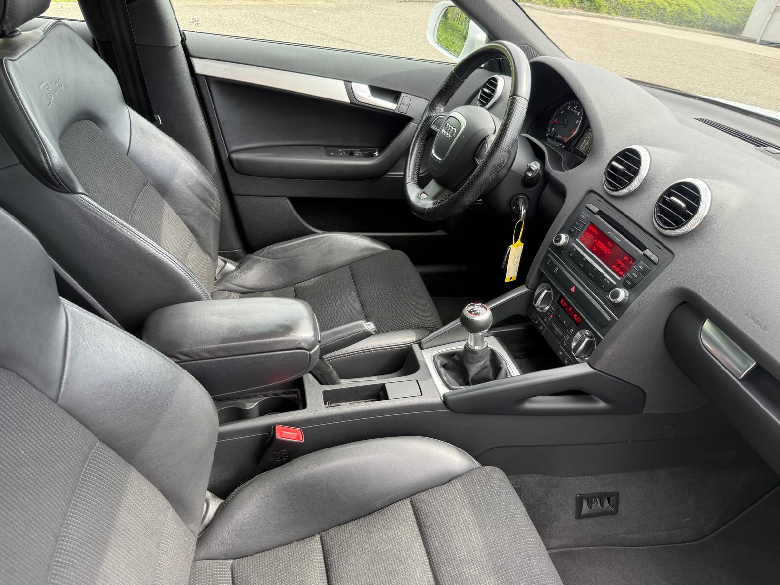 AUDI A3 Sportback 1.4 TFSI Attraction-image-4