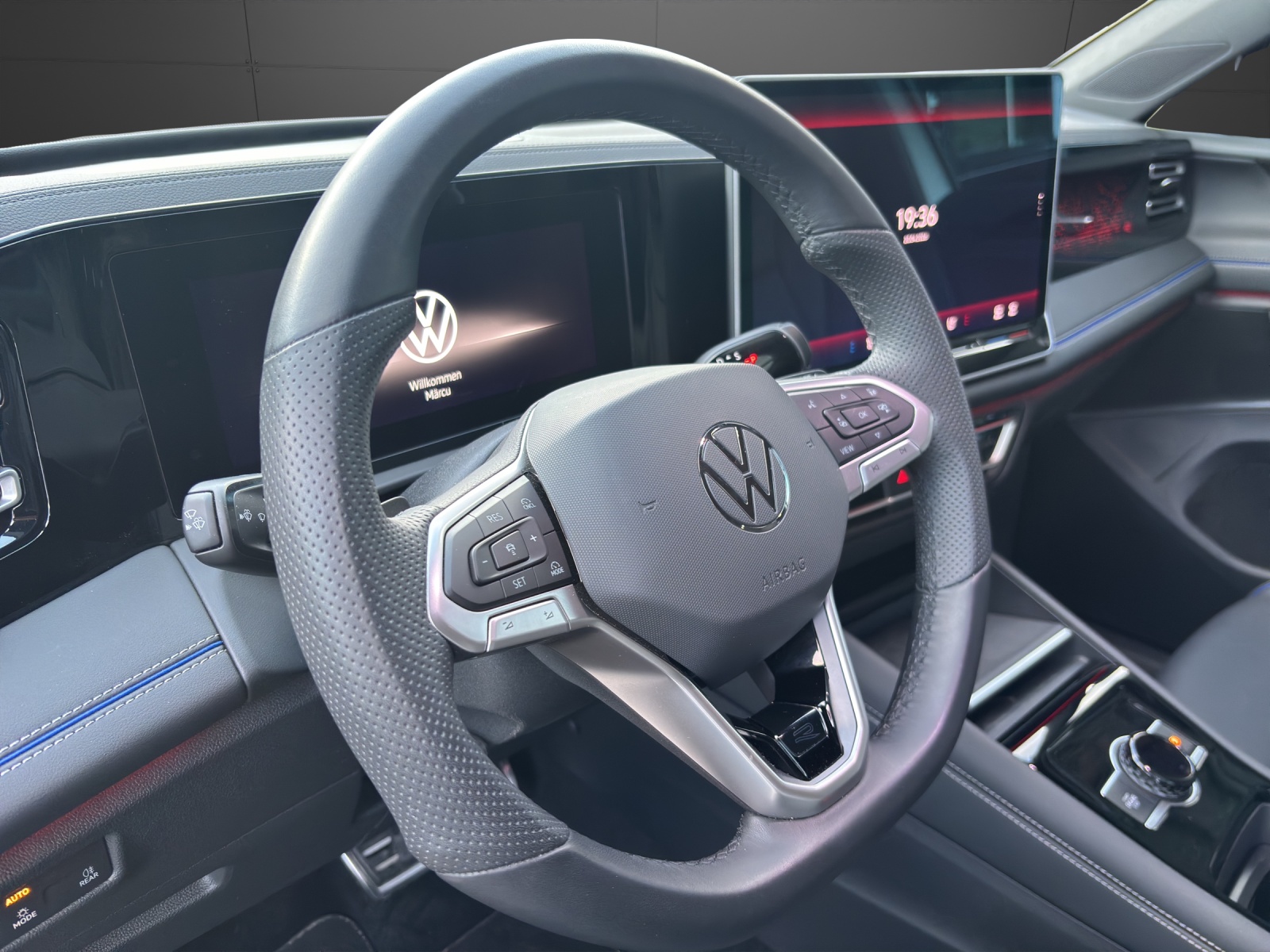VW Tiguan 2.0 TDI SCR R-Line 4Motion DSG-image-4