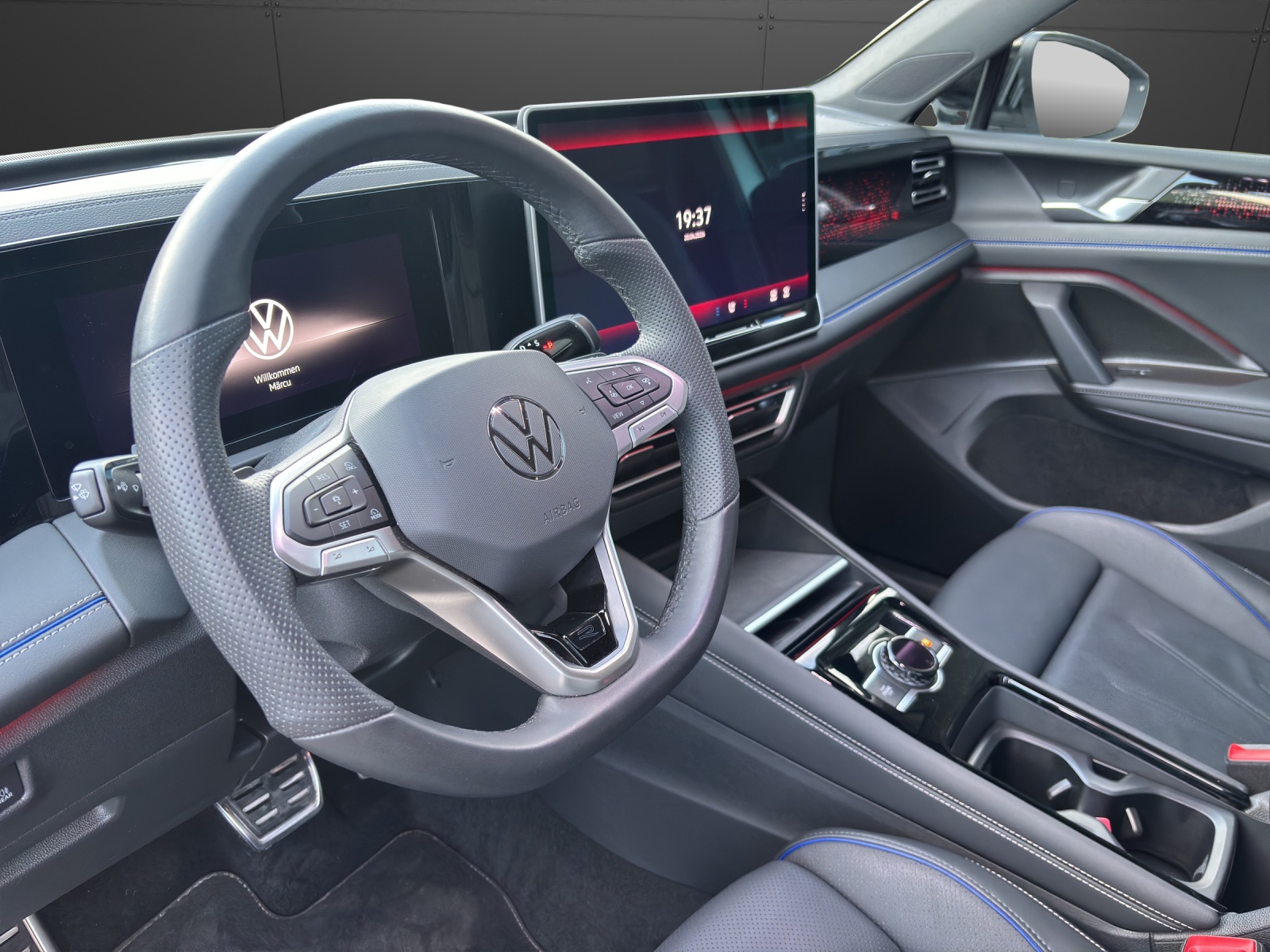 VW Tiguan 2.0 TDI SCR R-Line 4Motion DSG-image-3