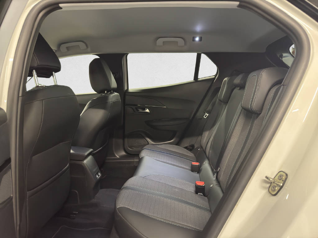 PEUGEOT 2008 e-Allure Pack-image-12