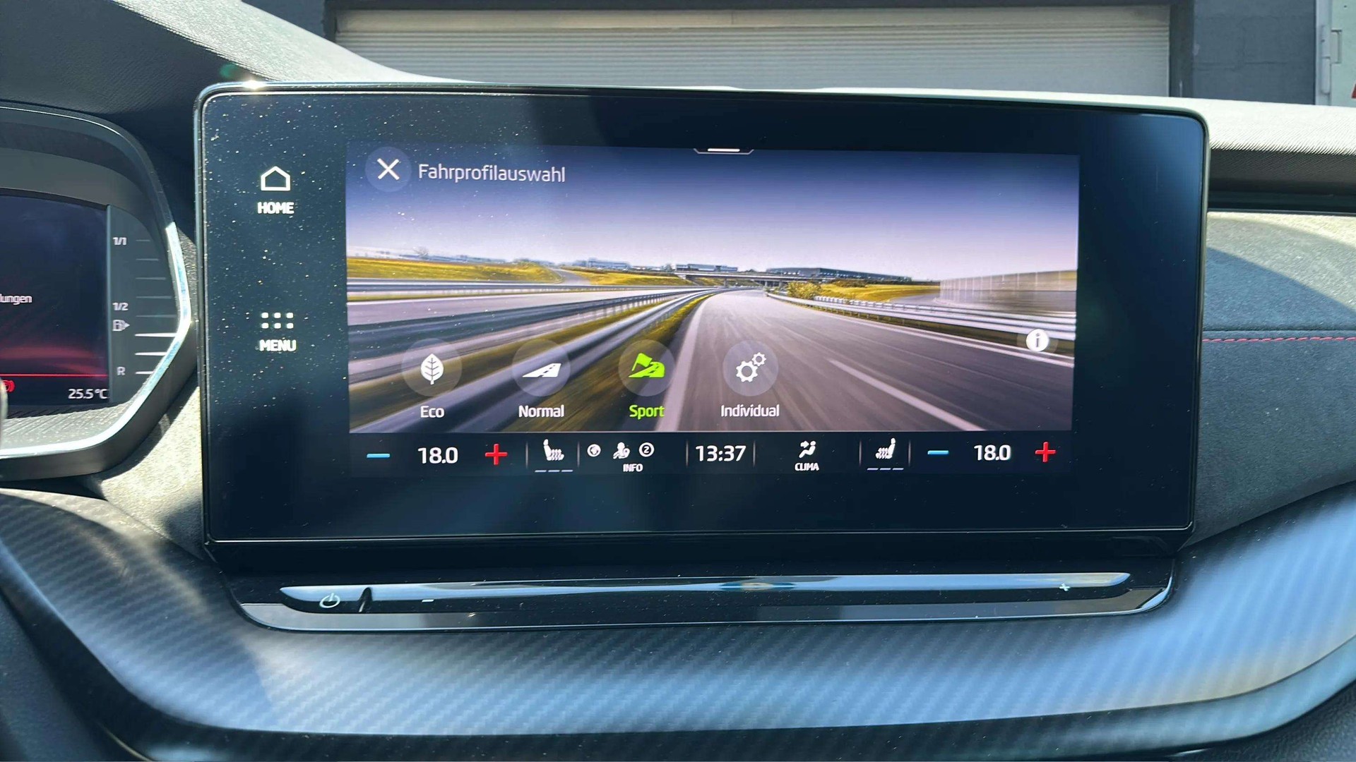 SKODA Octavia Combi 2.0 TDI DSG RS 4x4 mit AHK-Vorbereitung & 5J Werksgarantie oder bis 100000km-image-19