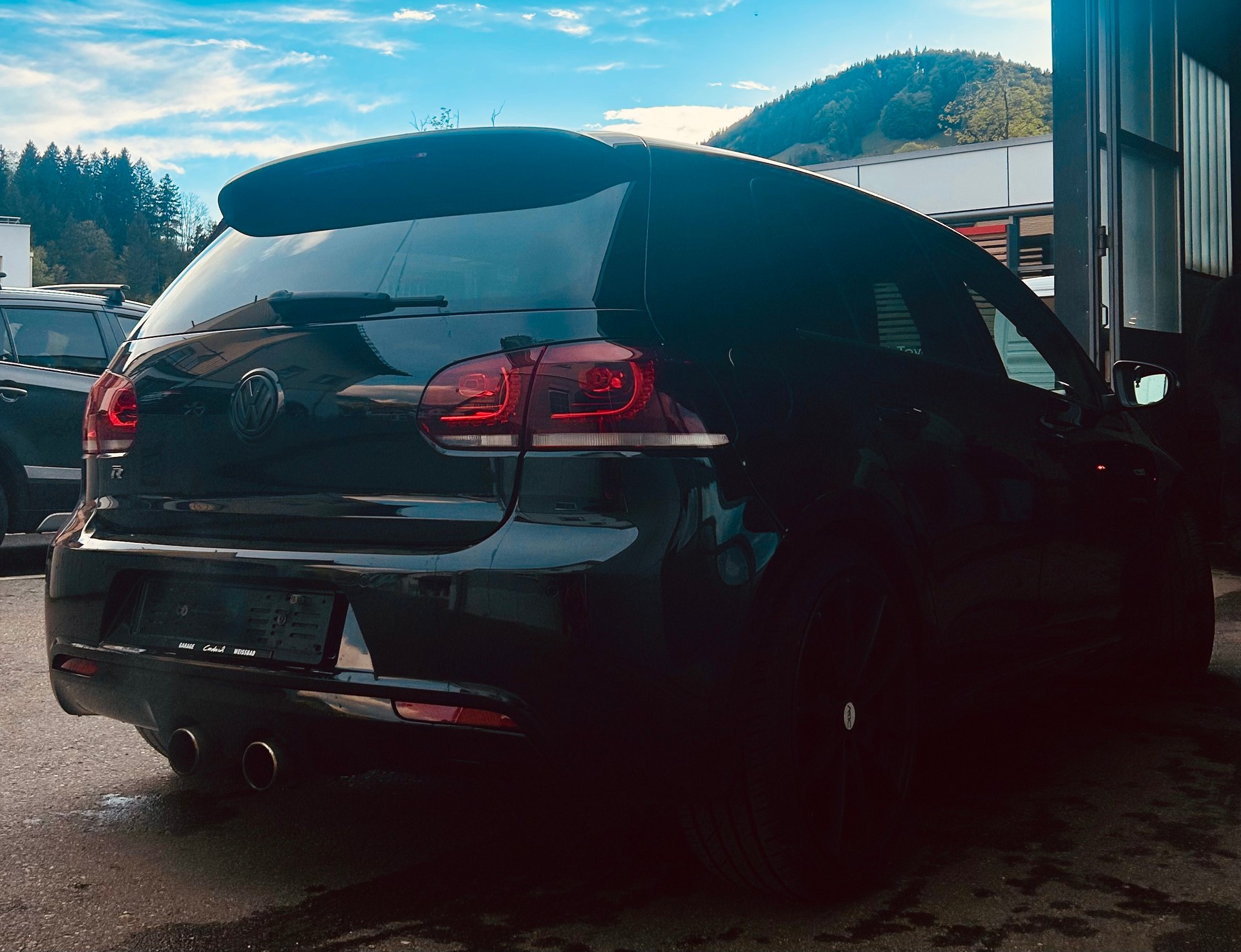 VW 2.0 TSI R DSG 4motion-image-2