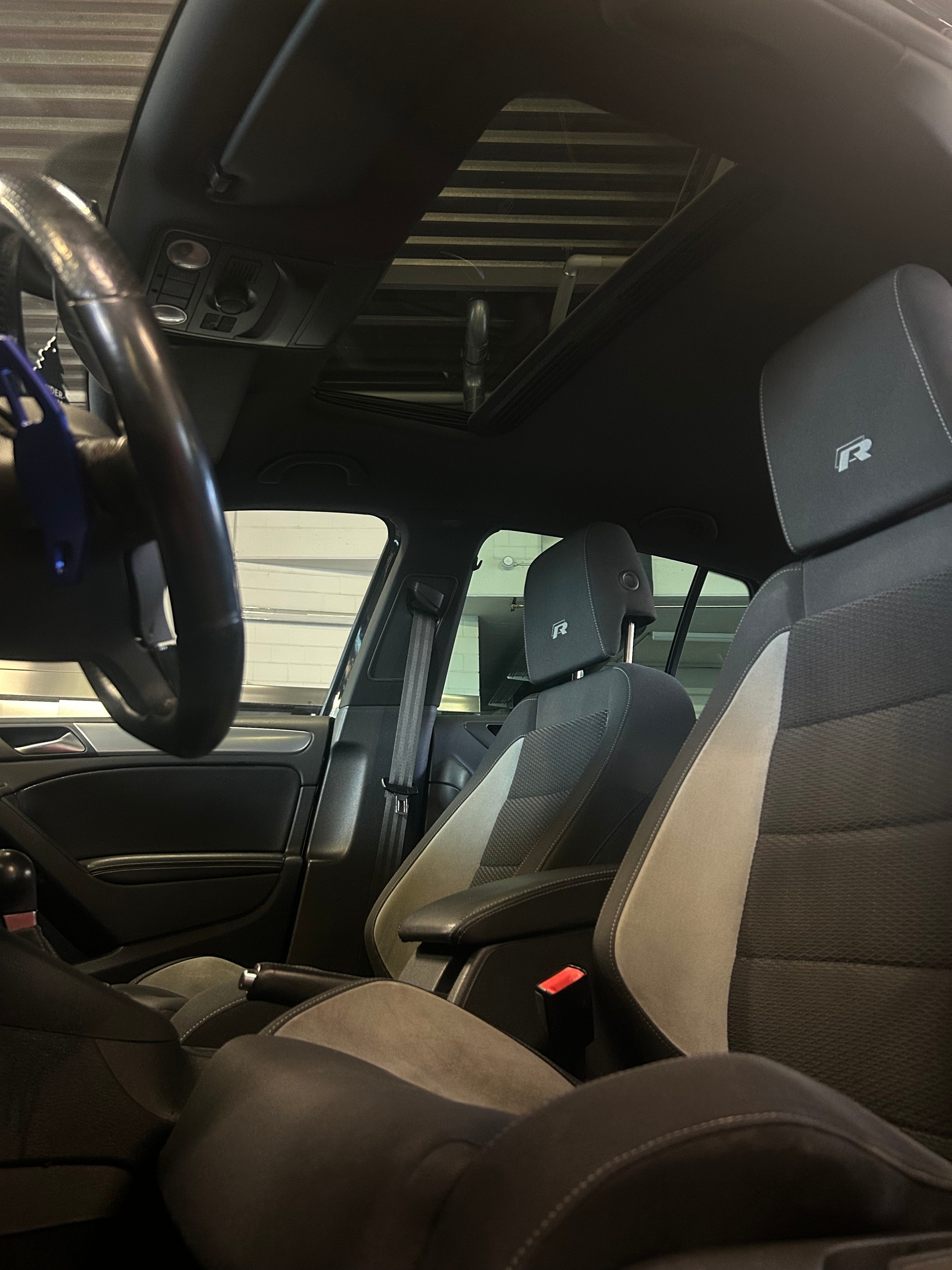VW 2.0 TSI R DSG 4motion-image-4