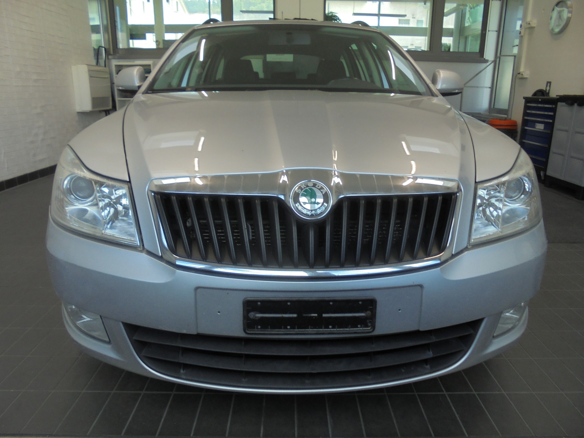 SKODA Octavia Combi 1.8 TSI Adventure 4x4-image-1