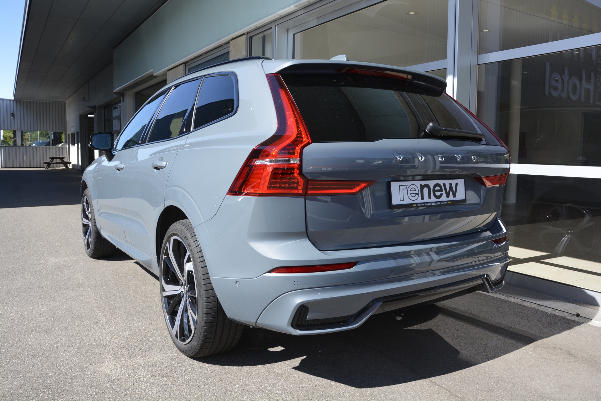 VOLVO XC60 2.0 T8 TE XCENTRIC eAWD *Anhängerkupplung*-image-3