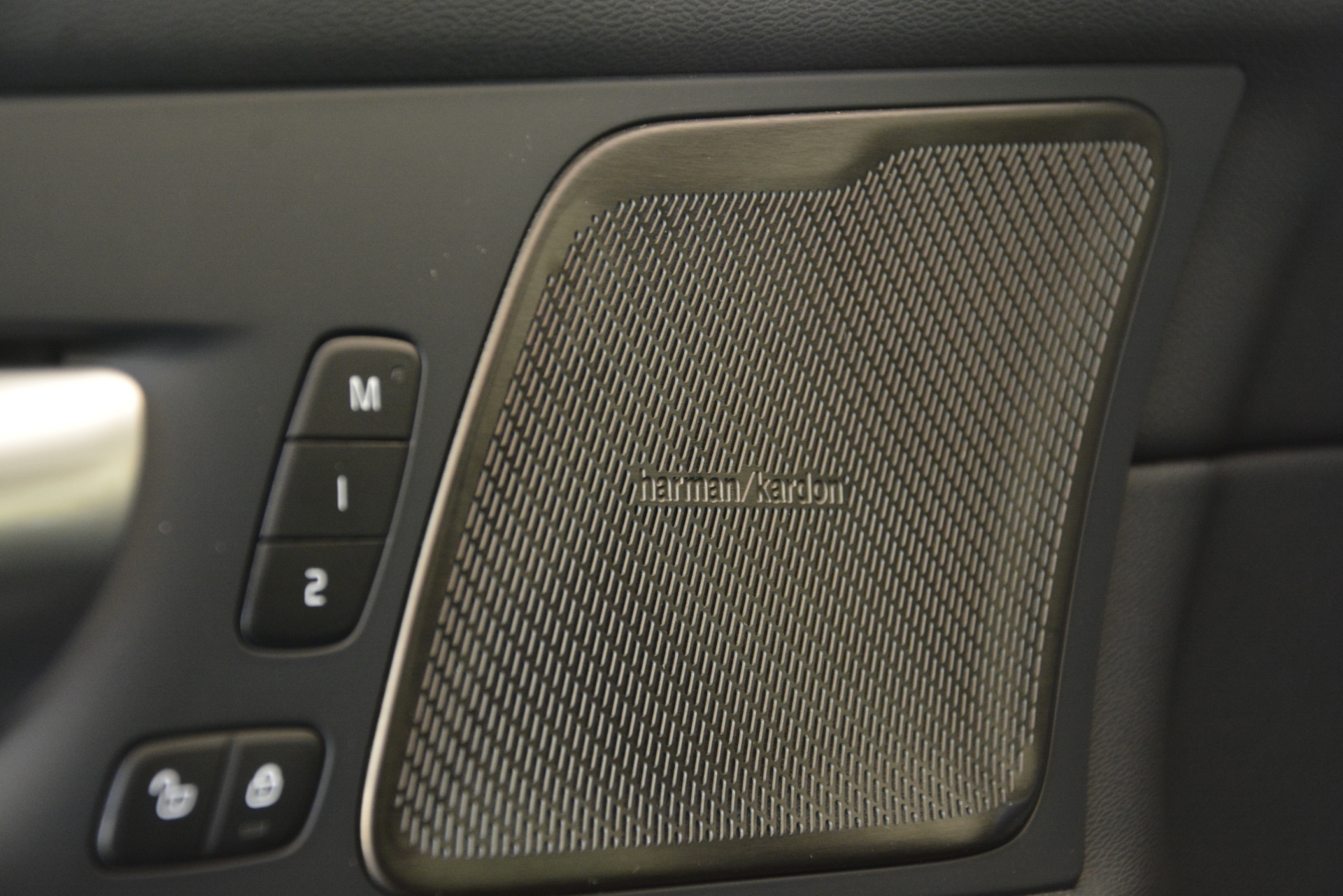 VOLVO XC60 2.0 T8 TE XCENTRIC eAWD *Anhängerkupplung*-image-11