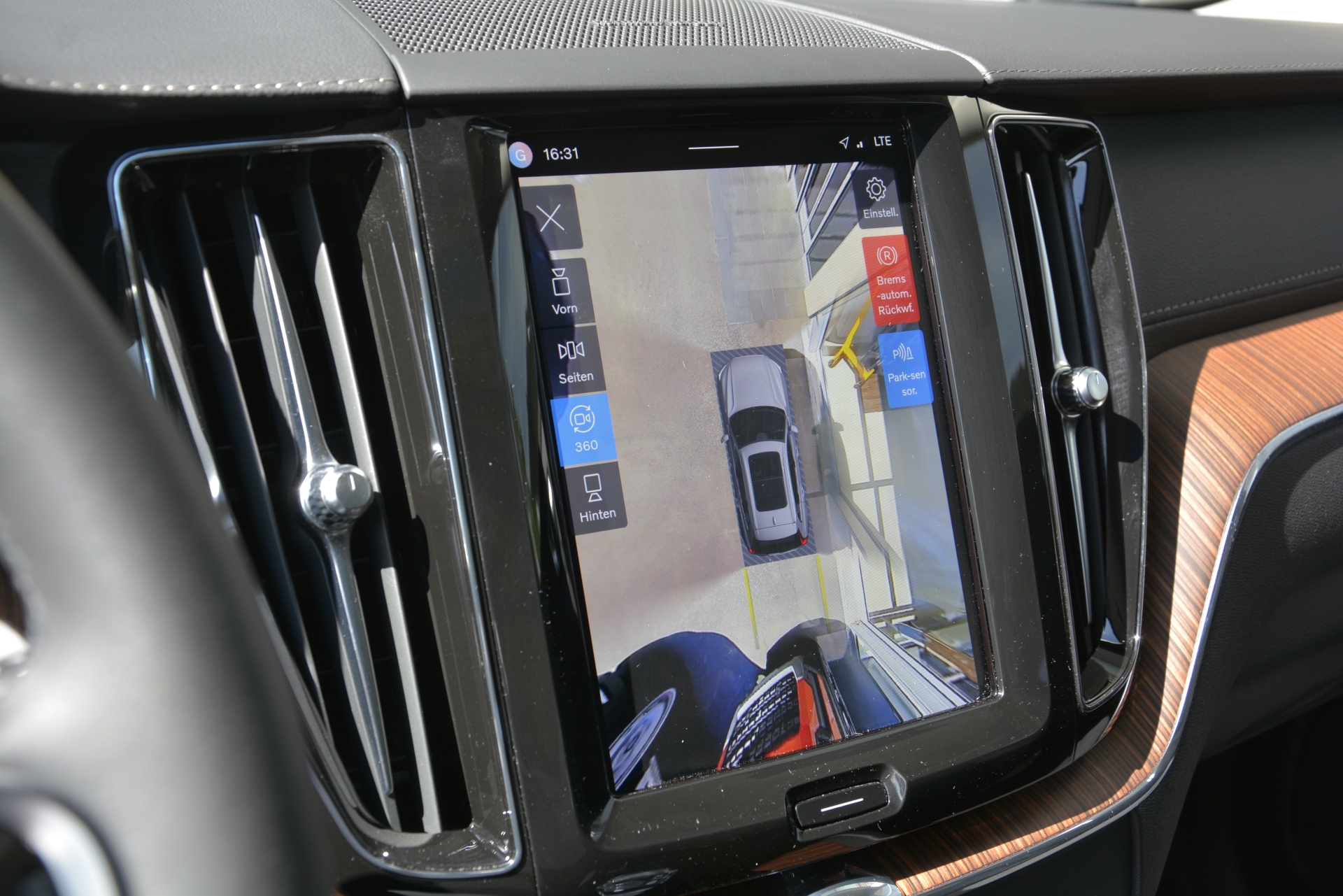 VOLVO XC60 2.0 T8 TE XCENTRIC eAWD *Anhängerkupplung*-image-9