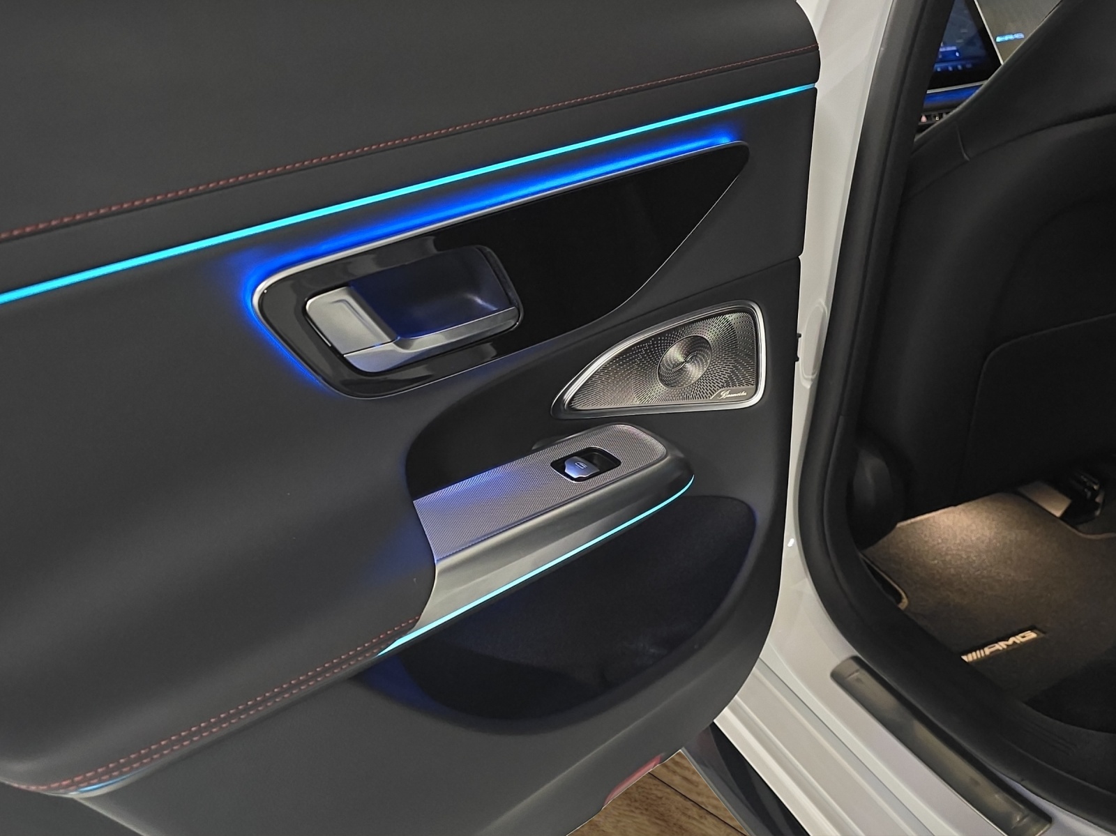 MERCEDES-BENZ E 53 Hybrid T 4Matic+ 9G-Tronic-image-23