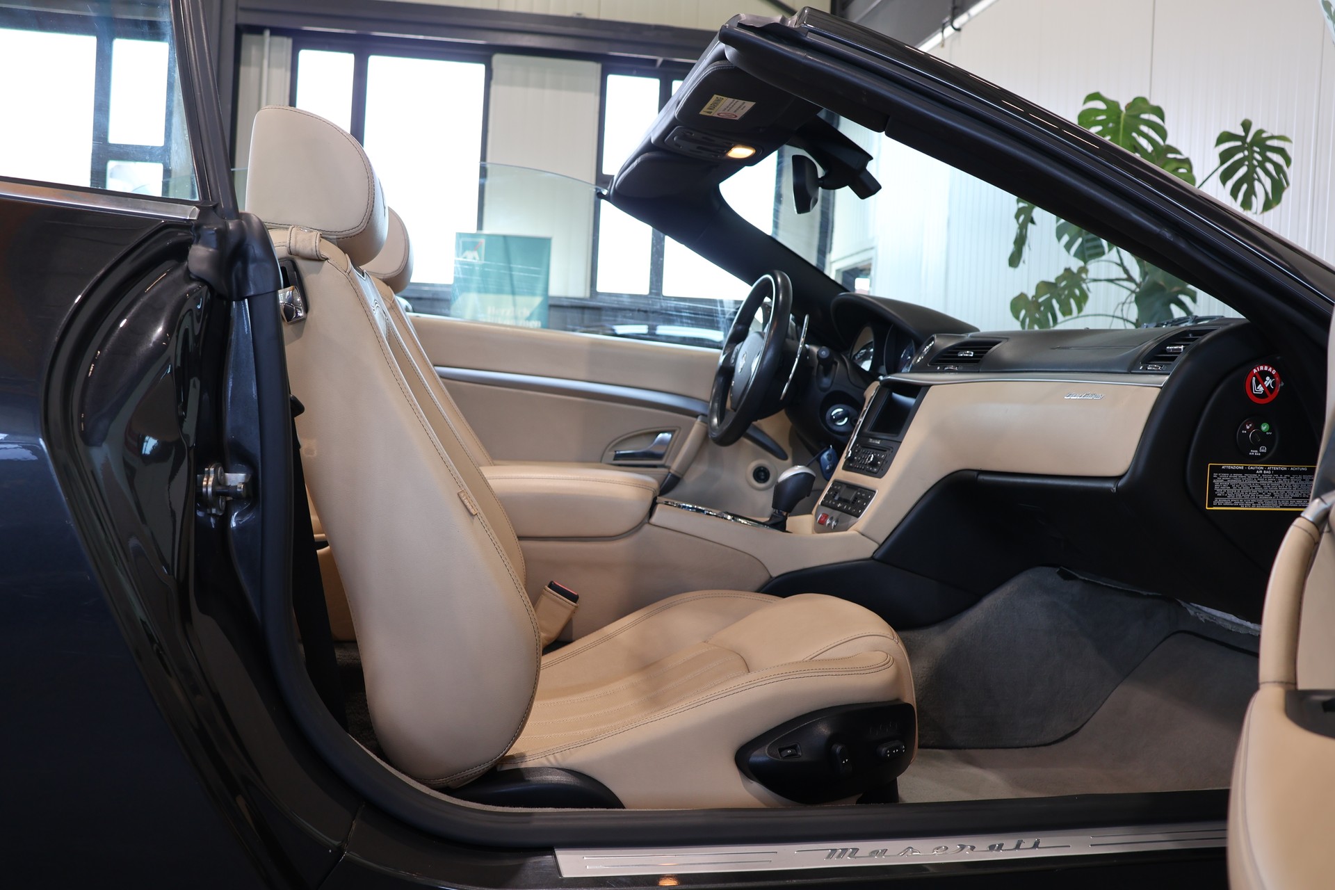 MASERATI GranCabrio Automatica-image-12