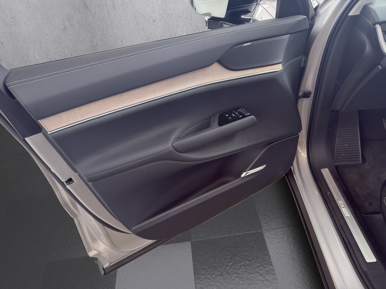 VOLVO EX90 Twin 106 kWh Ultra AWD-image-8