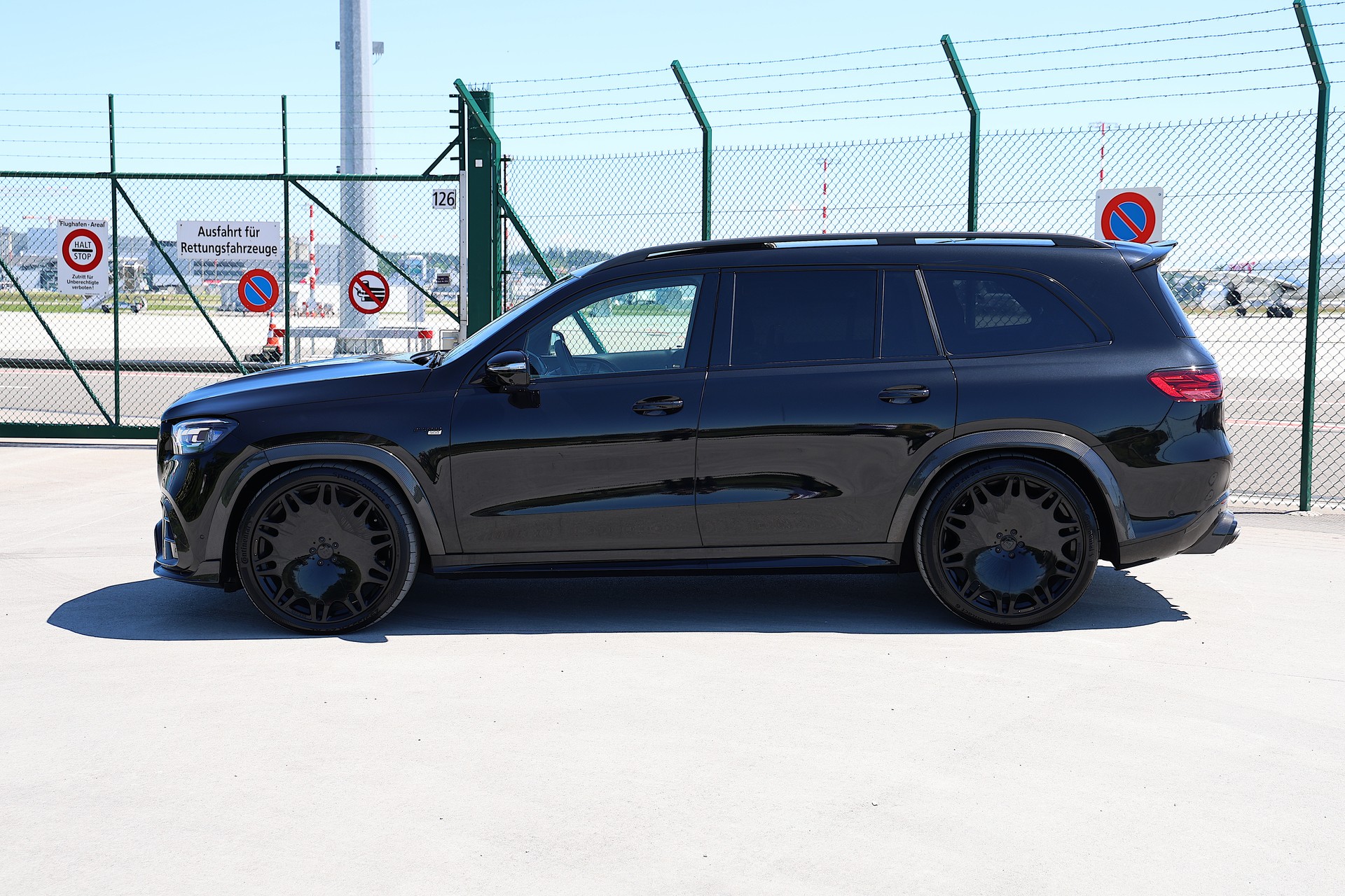 MERCEDES-BENZ BRABUS GLS 900 Superblack-image-7