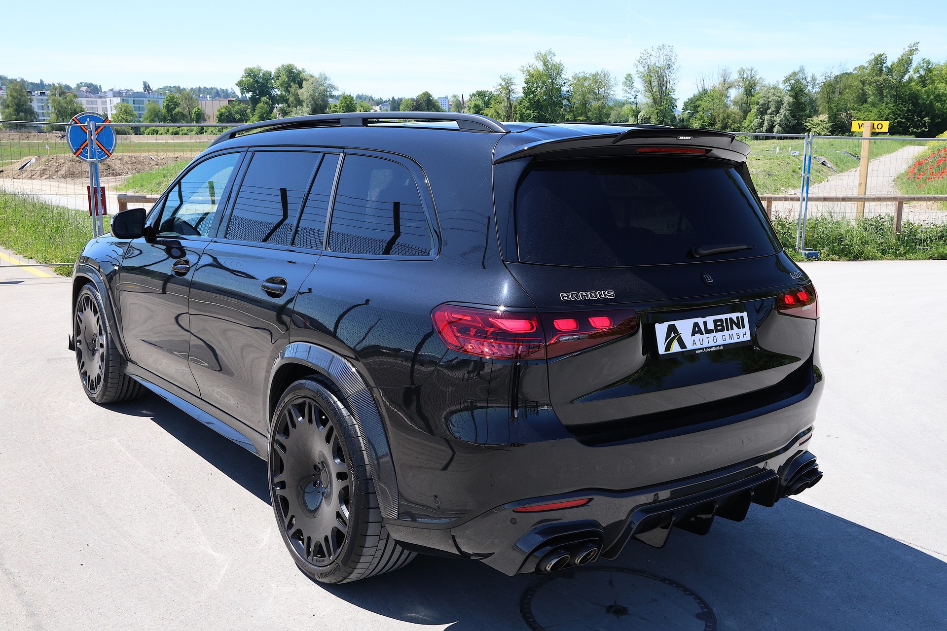 MERCEDES-BENZ BRABUS GLS 900 Superblack-image-3