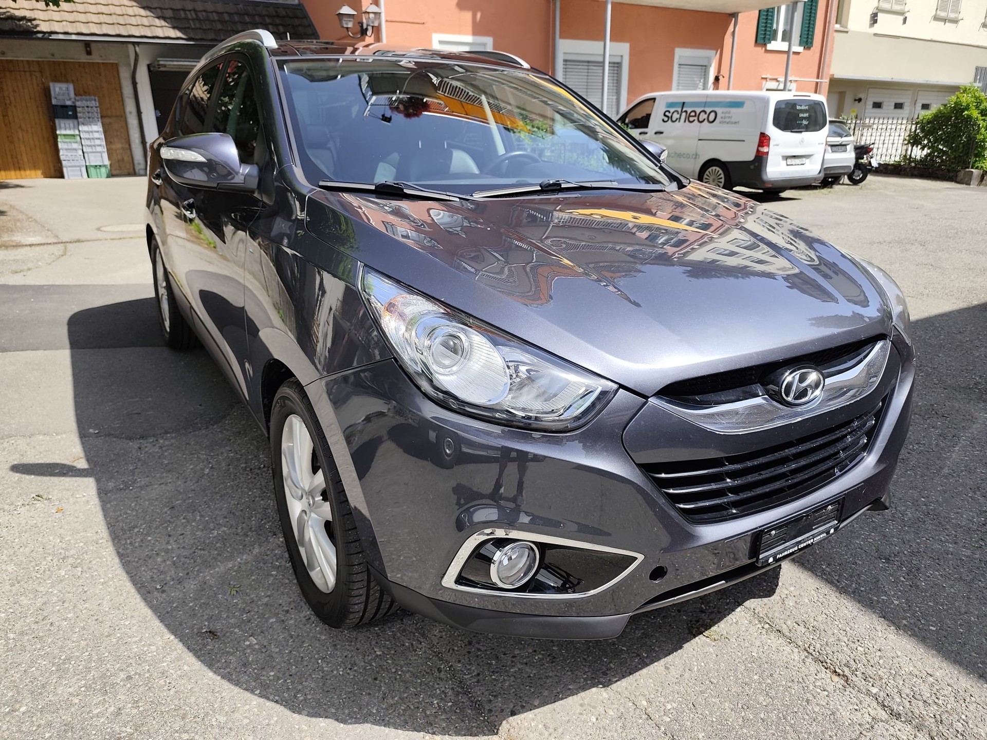 HYUNDAI iX 35 2.0 CRDi Premium 4WD Automatic-image-2