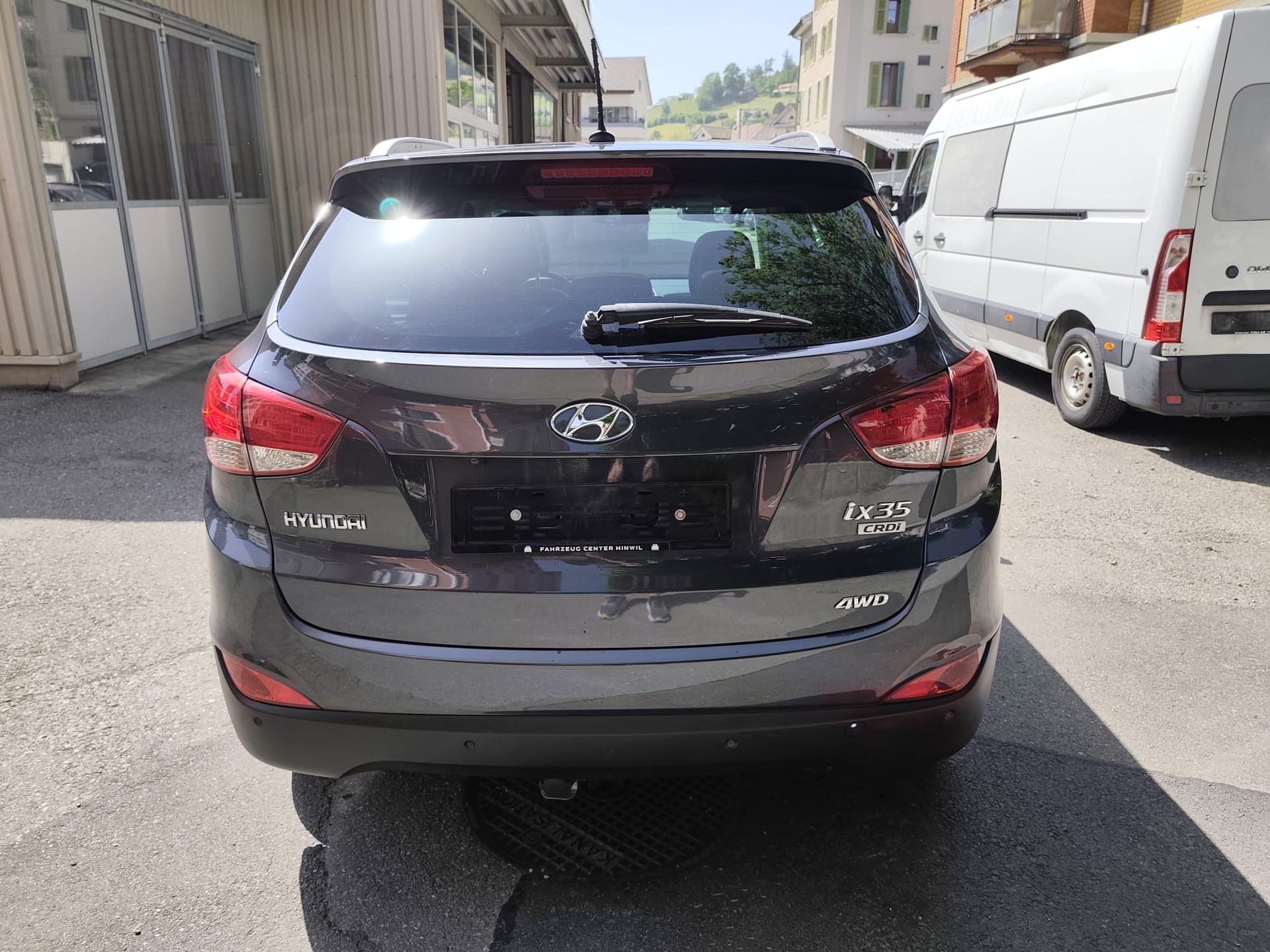 HYUNDAI iX 35 2.0 CRDi Premium 4WD Automatic-image-5