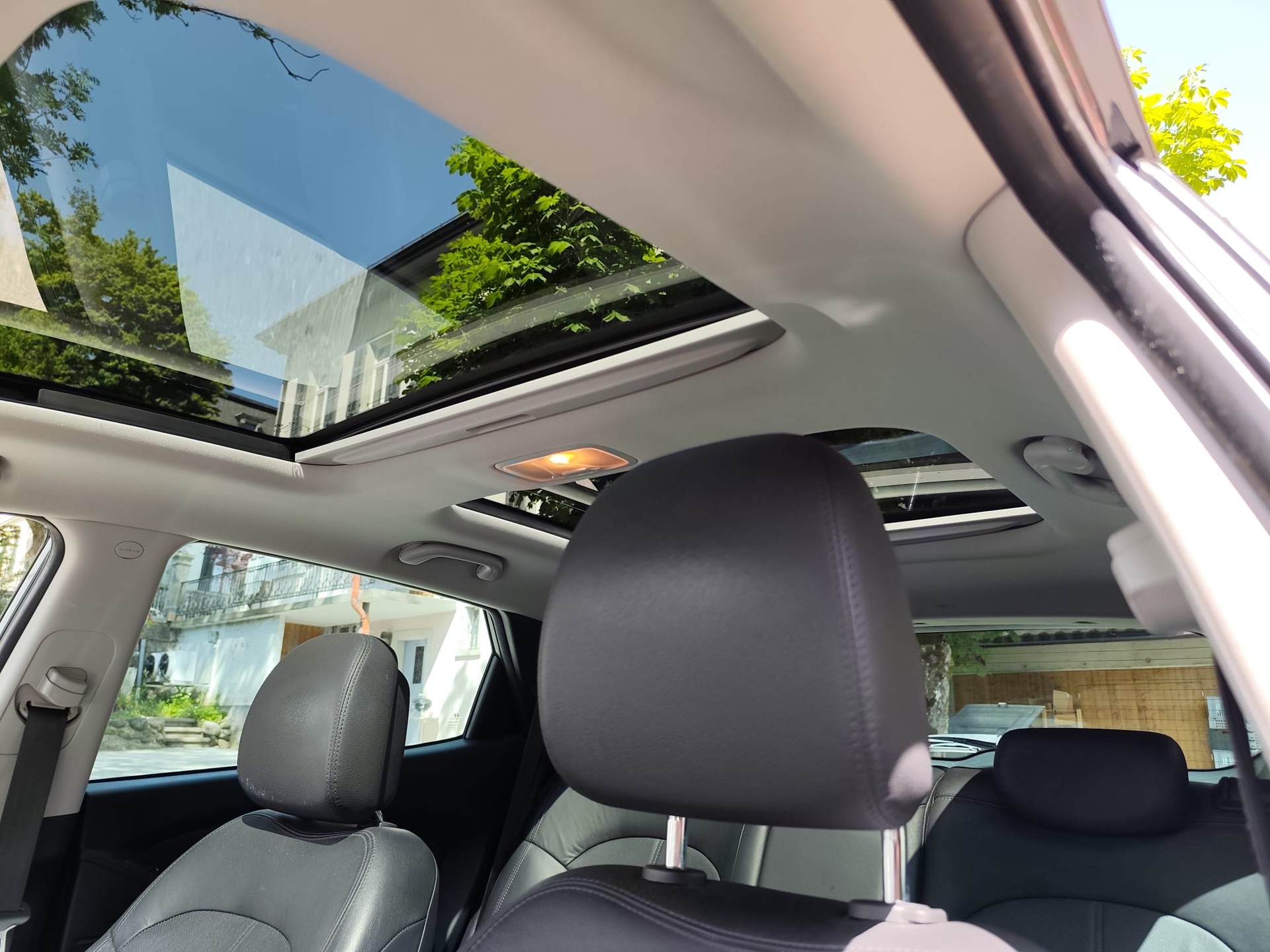 HYUNDAI iX 35 2.0 CRDi Premium 4WD Automatic-image-11