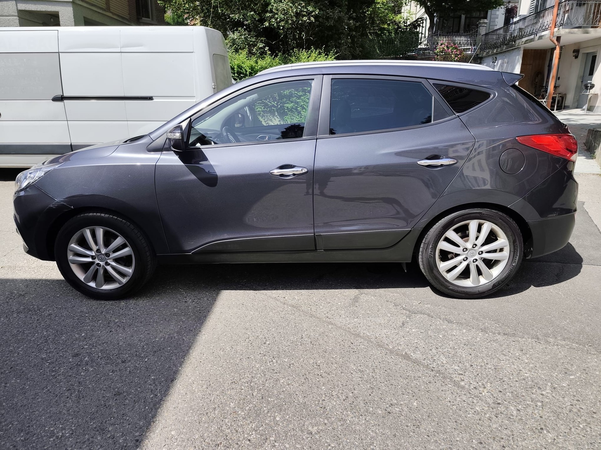HYUNDAI iX 35 2.0 CRDi Premium 4WD Automatic-image-7