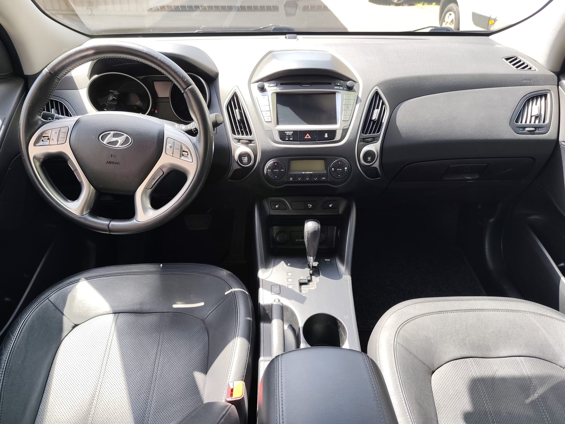 HYUNDAI iX 35 2.0 CRDi Premium 4WD Automatic-image-12