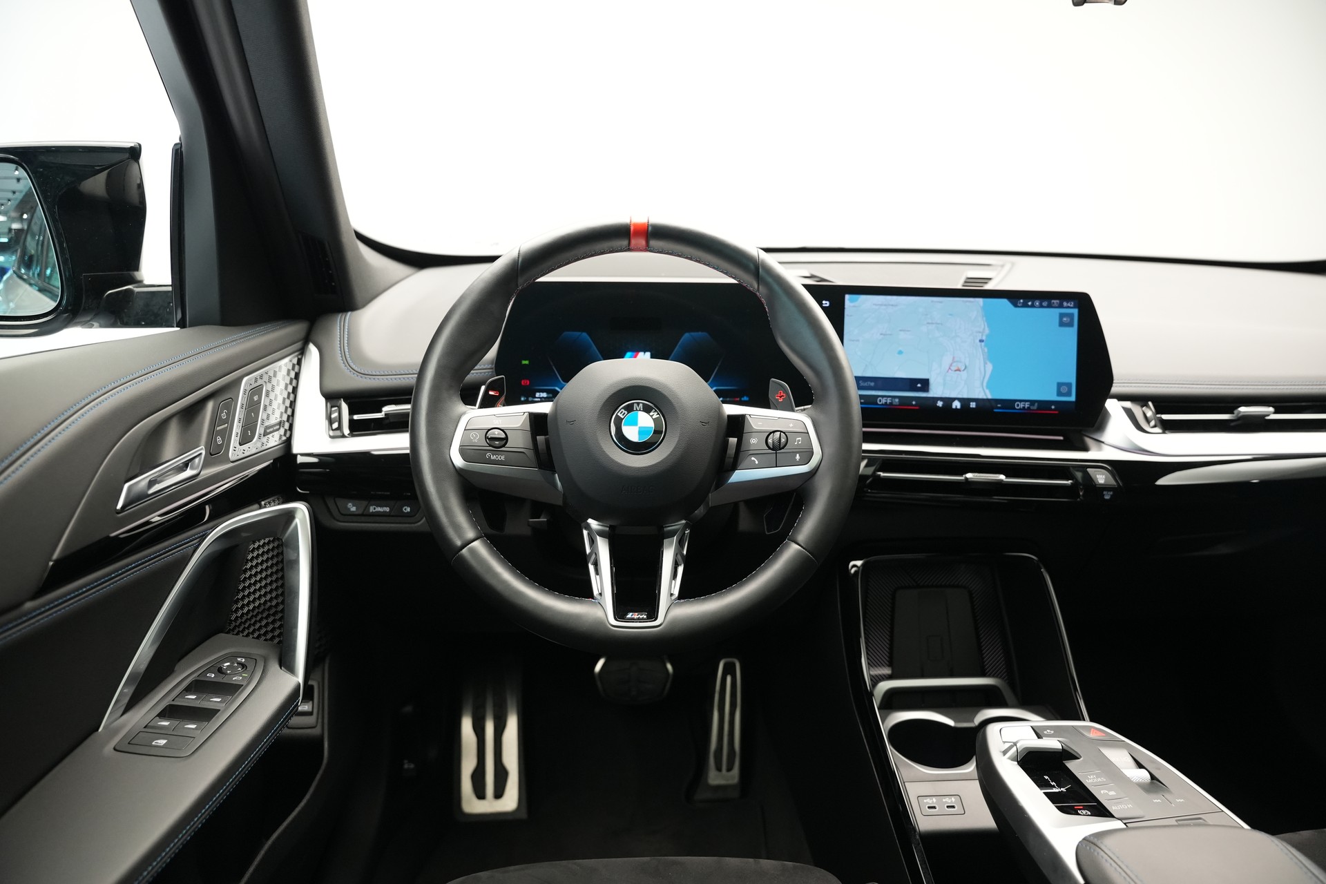 BMW X1 xDrive M35i *CH-Fahrzeug* *M Sportsitze*-image-11