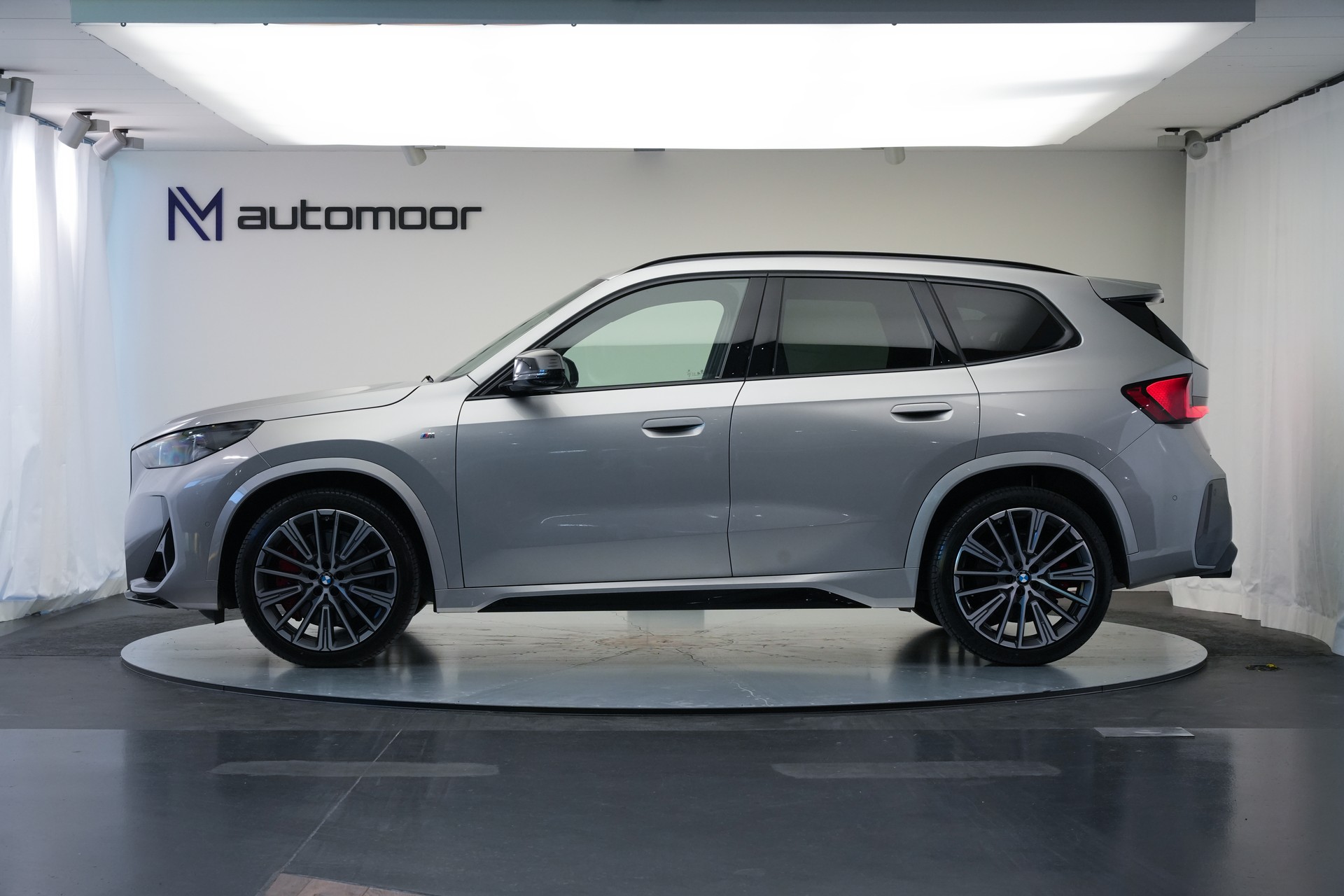 BMW X1 xDrive M35i *CH-Fahrzeug* *M Sportsitze*-image-8