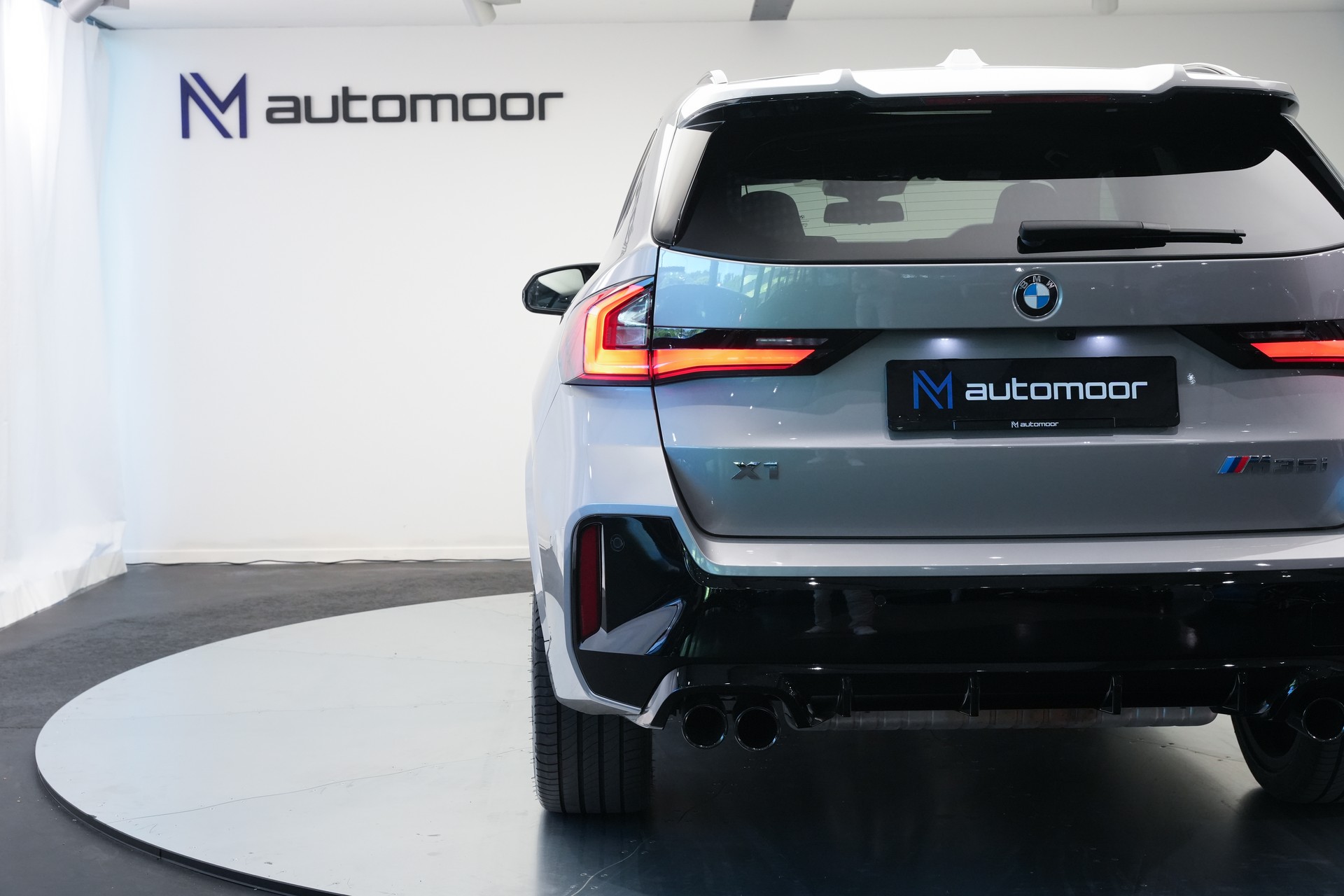 BMW X1 xDrive M35i *CH-Fahrzeug* *M Sportsitze*-image-49