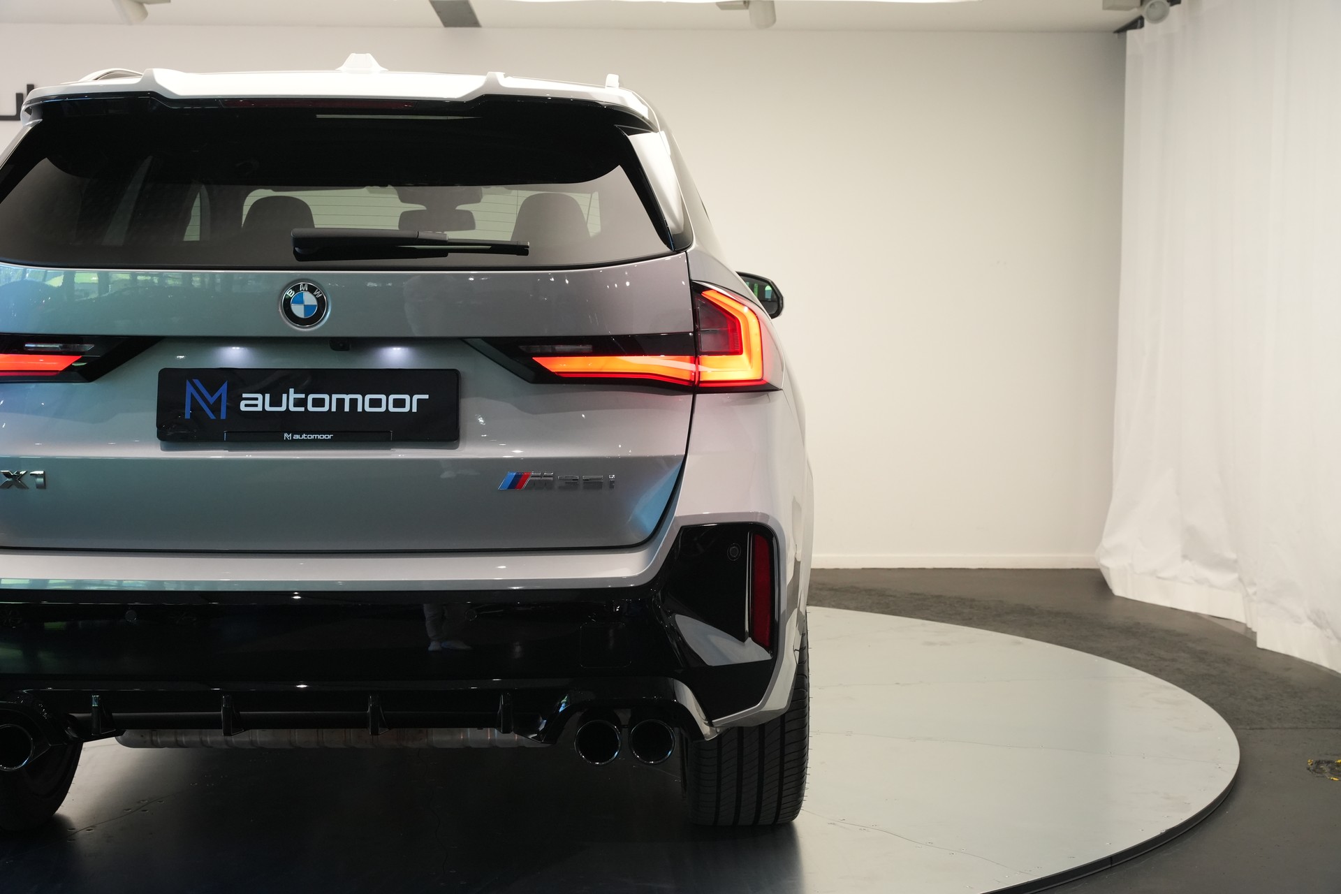 BMW X1 xDrive M35i *CH-Fahrzeug* *M Sportsitze*-image-45