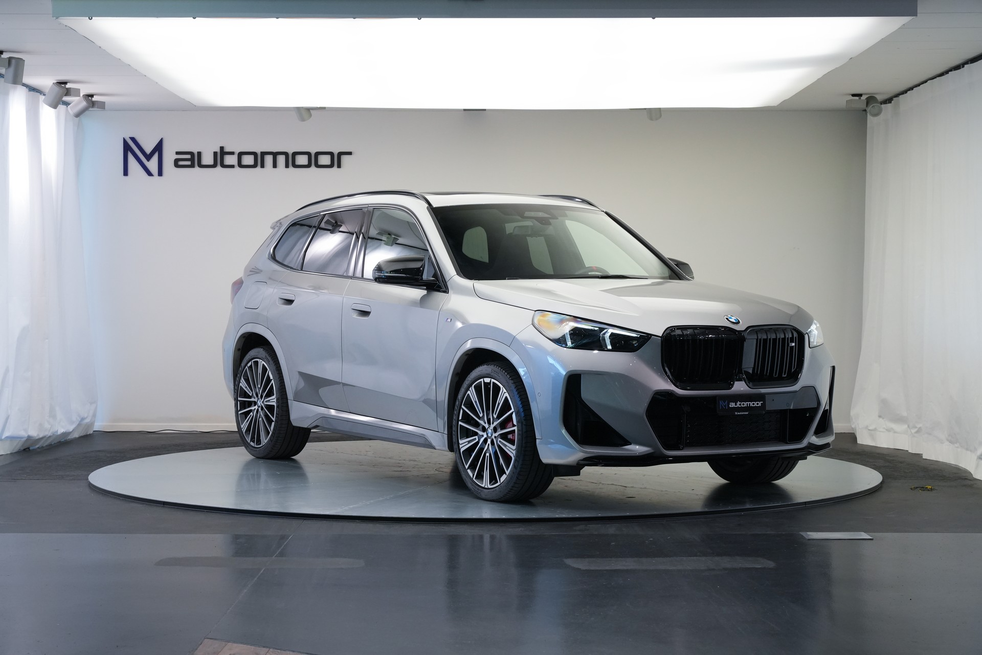BMW X1 xDrive M35i *CH-Fahrzeug* *M Sportsitze*-image-2
