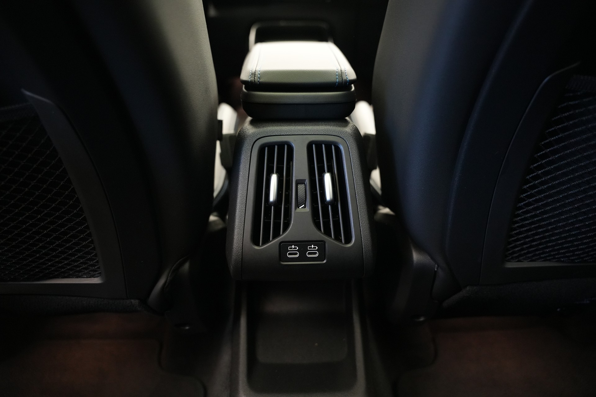 BMW X1 xDrive M35i *CH-Fahrzeug* *M Sportsitze*-image-28