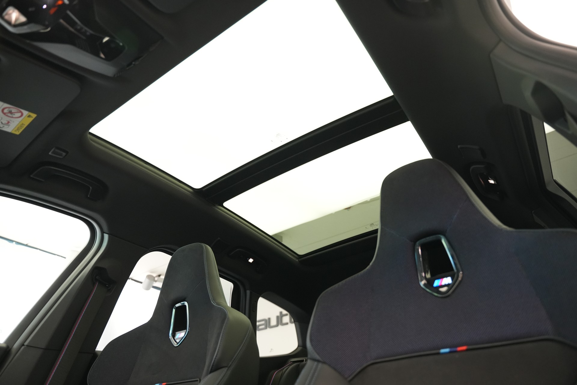 BMW X1 xDrive M35i *CH-Fahrzeug* *M Sportsitze*-image-14